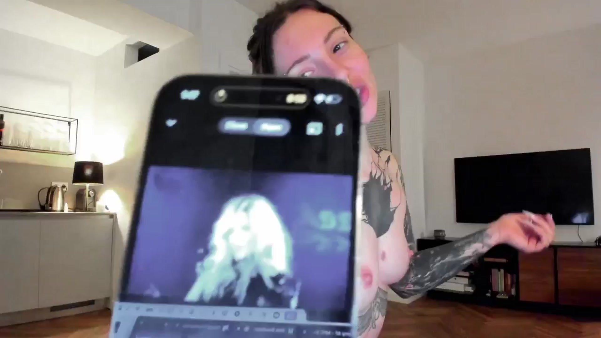Gallery image thumbnail from KaiOnline's myfreecams stream on, 05/17/2025, 24:02 image 14 of 20