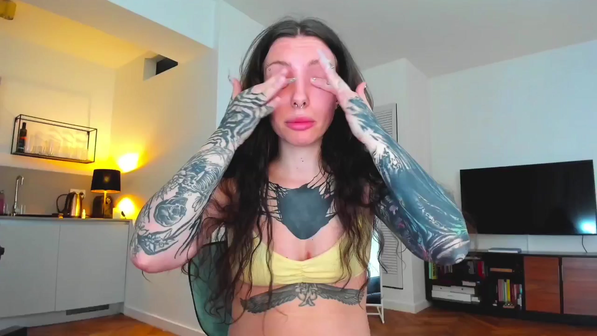 Gallery image thumbnail from KaiOnline's myfreecams stream on, 05/17/2025, 22:58 image 1 of 20
