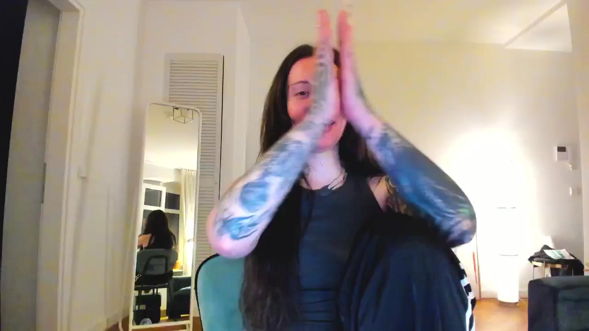 Gallery image thumbnail from KaiOnline's myfreecams stream on, 05/24/2025, 20:42 image 19 of 20