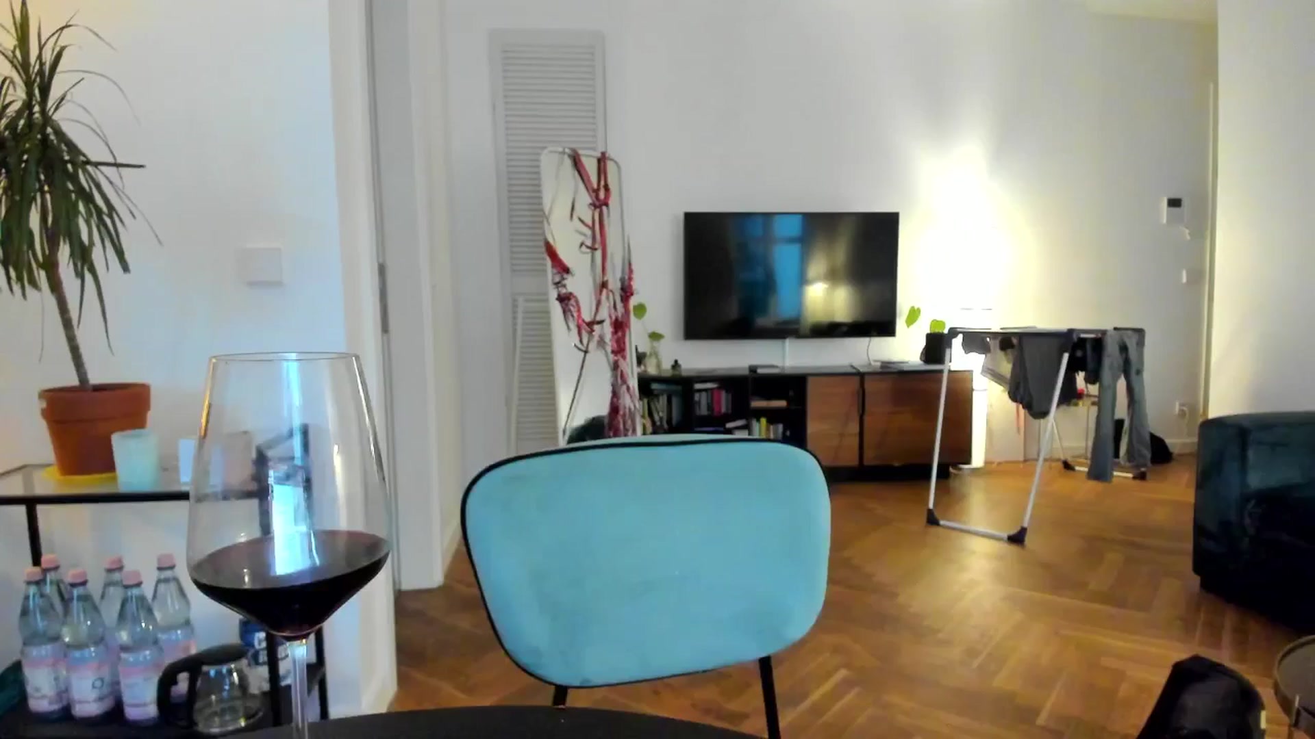 Gallery image thumbnail from KaiOnline's myfreecams stream on, 06/27/2025, 19:53 image 15 of 20