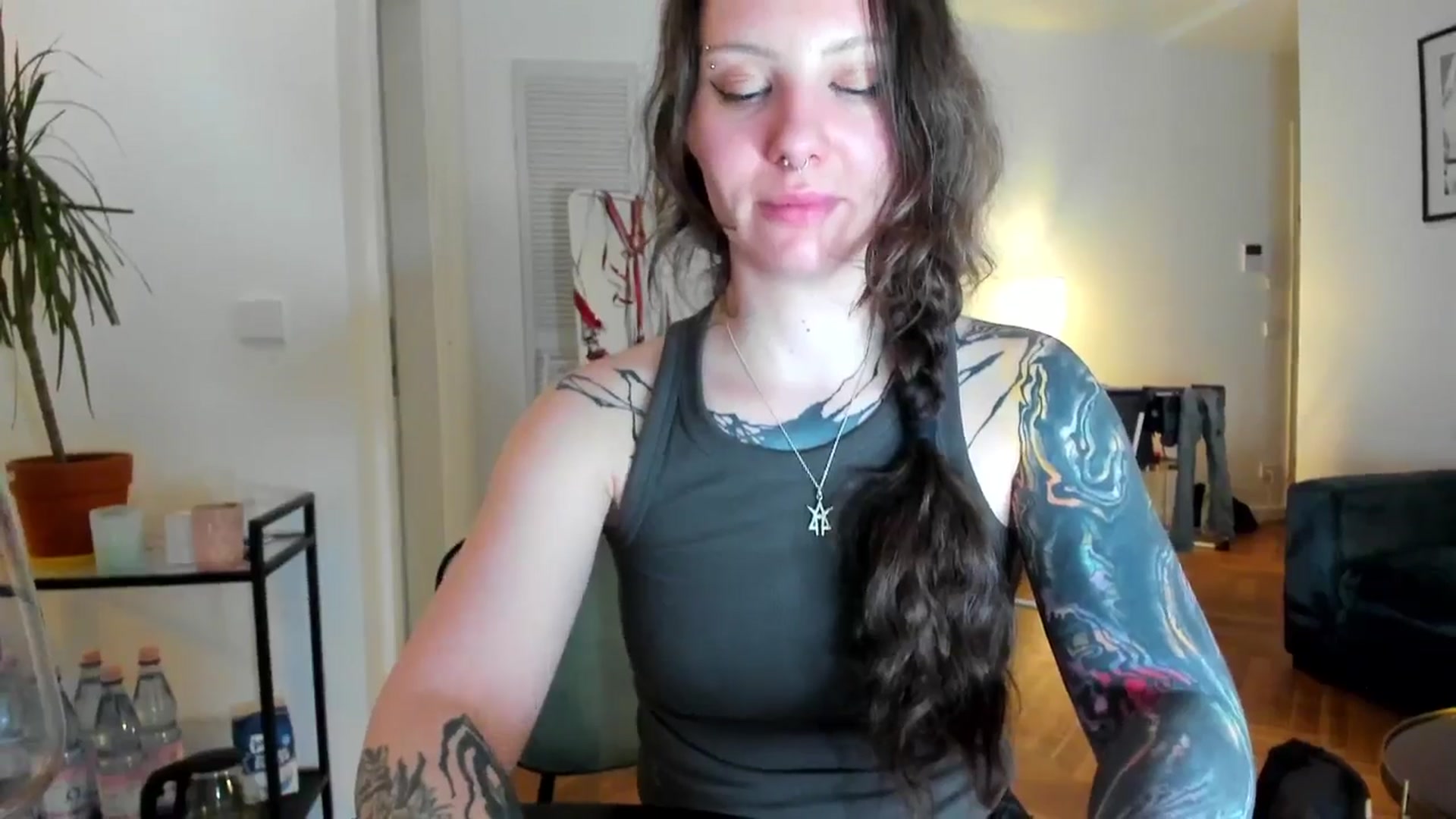 Gallery image thumbnail from KaiOnline's myfreecams stream on, 06/27/2025, 21:36 image 15 of 20