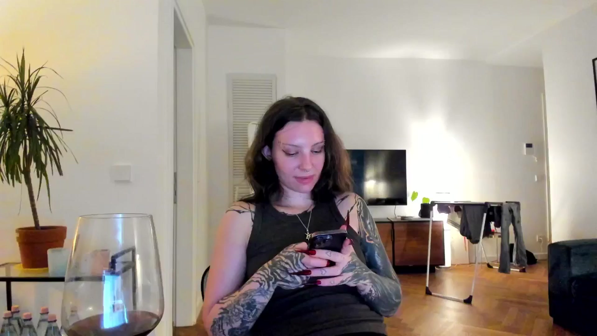 Gallery image thumbnail from KaiOnline's myfreecams stream on, 06/27/2025, 21:36 image 1 of 20