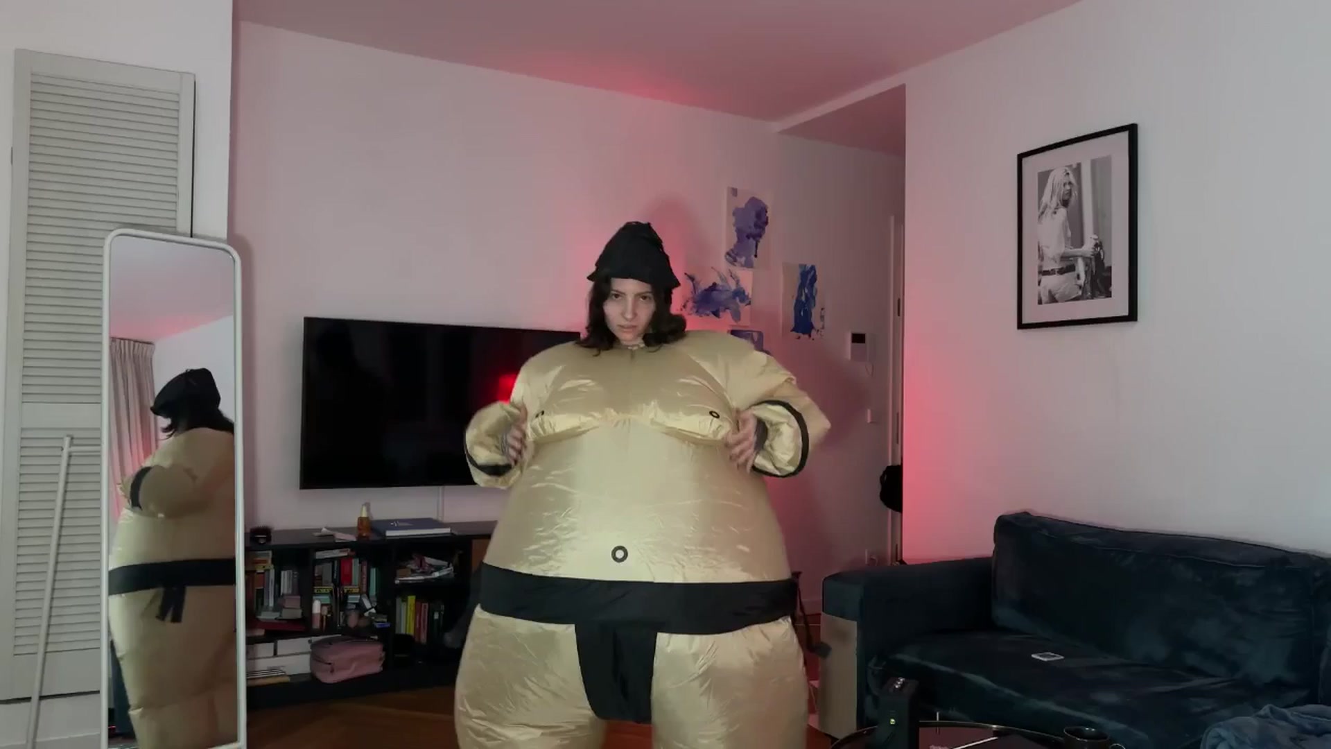 Gallery image thumbnail from KaiOnline's myfreecams stream on, 10/24/2025, 22:25 image 4 of 20
