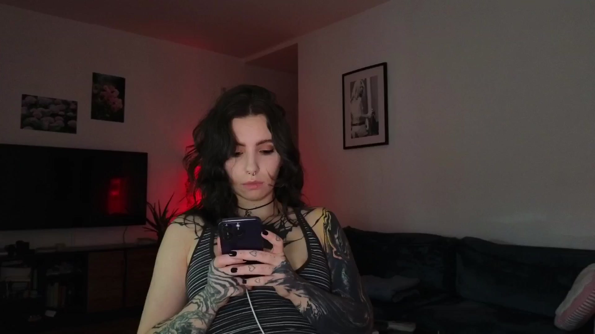 Gallery image thumbnail from KaiOnline's myfreecams stream on, 12/02/2025, 03:03 image 2 of 20