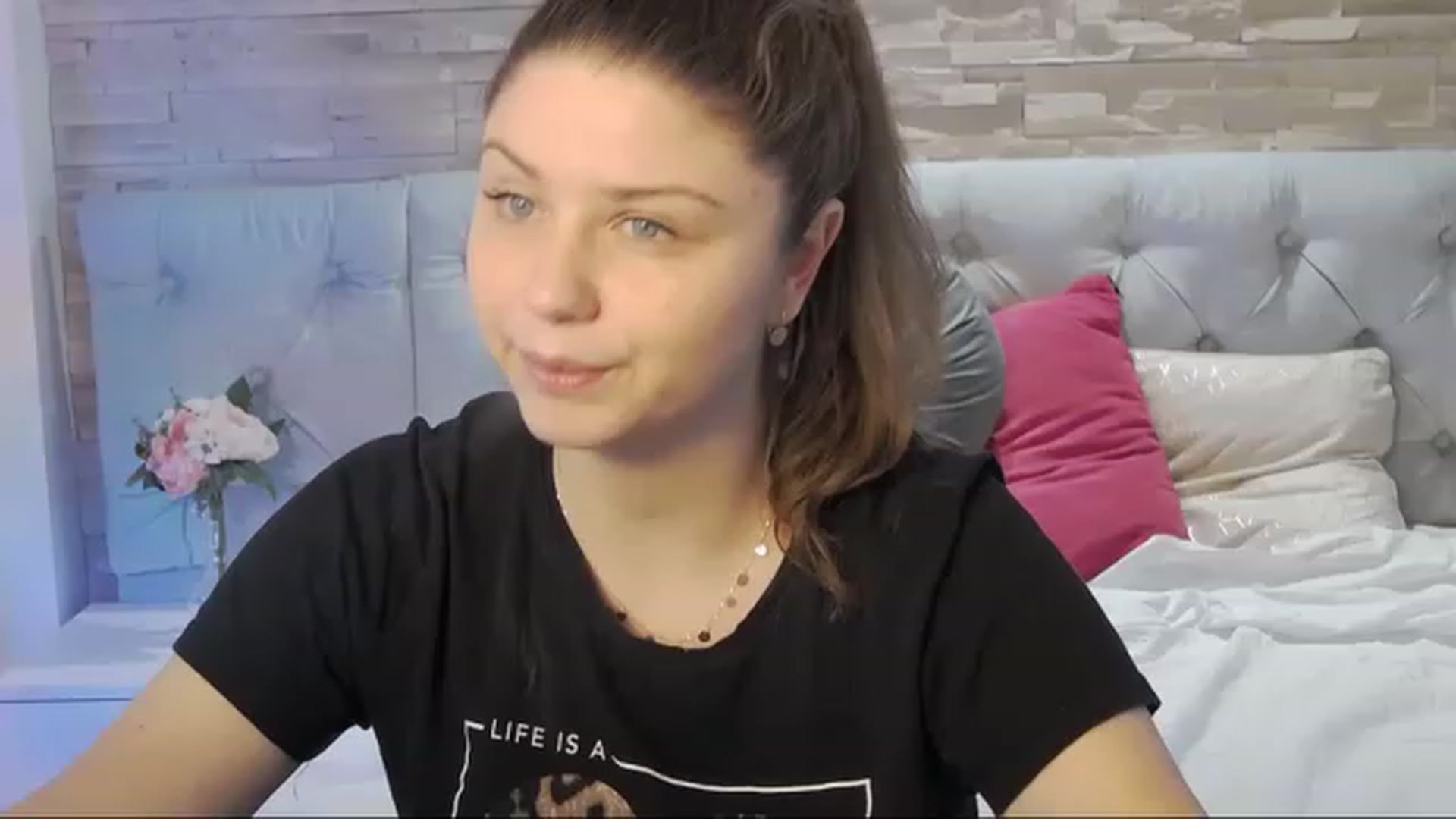 Gallery image thumbnail from Kaida_Ice's myfreecams stream on, 01/15/2023, 11:38 image 8 of 20