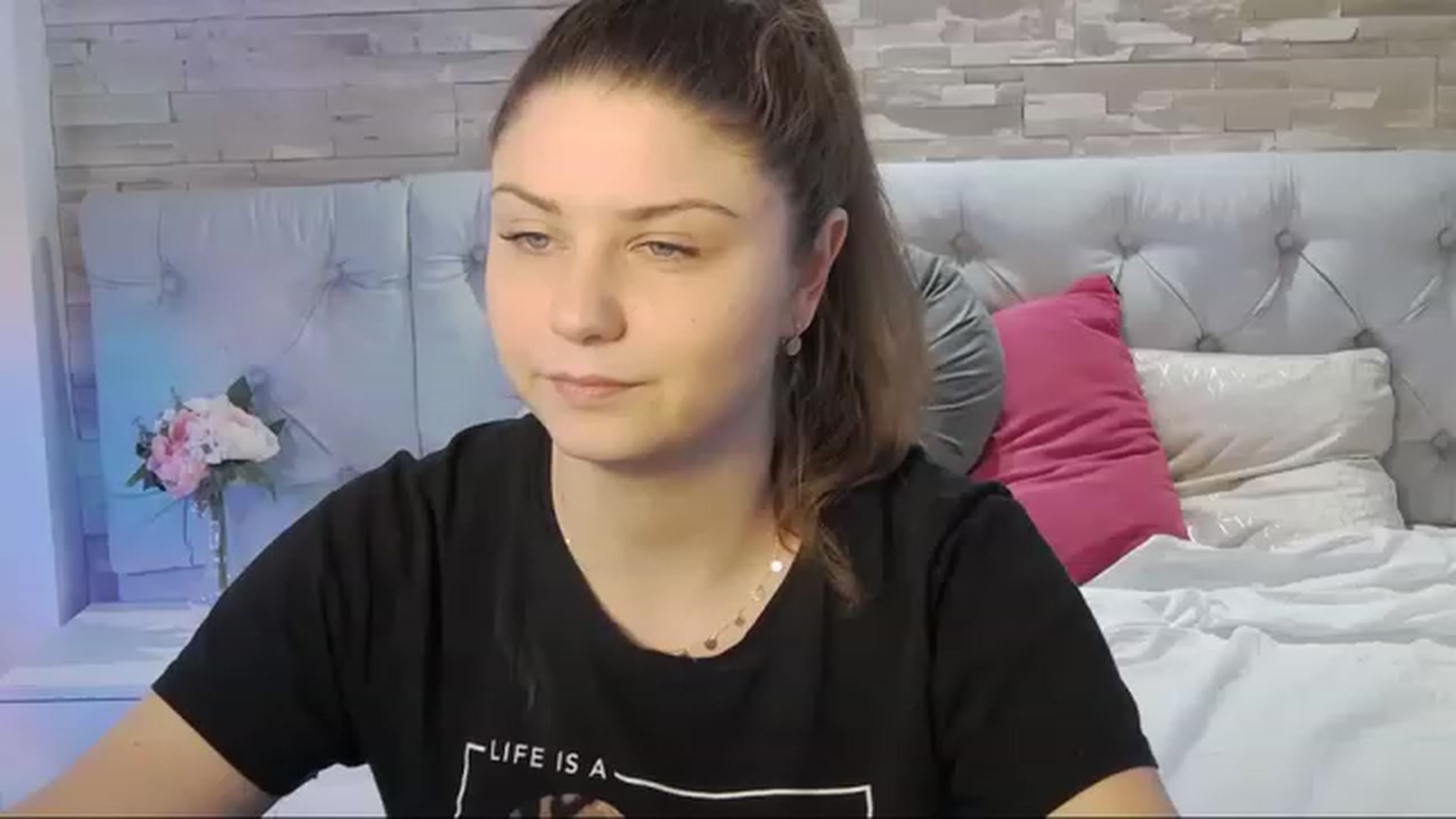 Gallery image thumbnail from Kaida_Ice's myfreecams stream on, 01/15/2023, 11:38 image 13 of 20