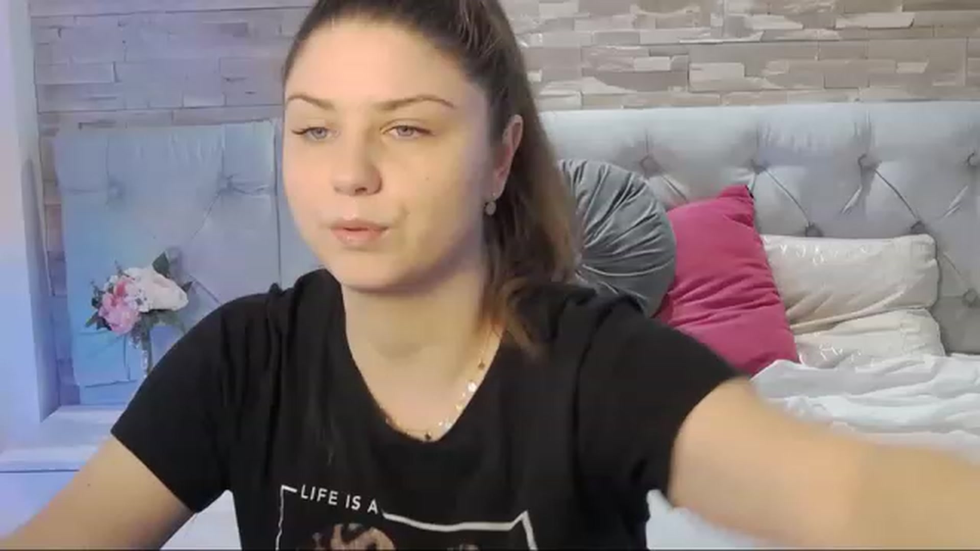 Gallery image thumbnail from Kaida_Ice's myfreecams stream on, 01/15/2023, 11:38 image 12 of 20