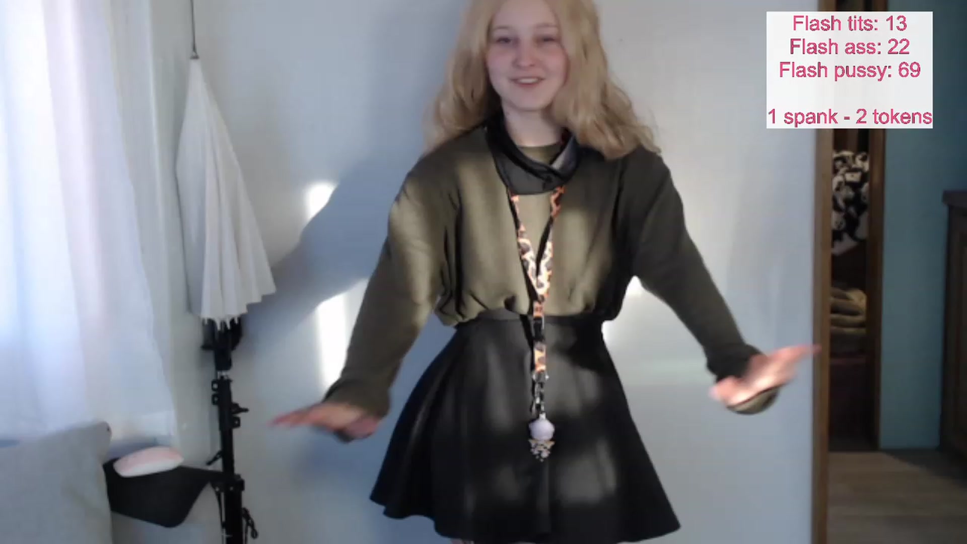 Gallery image thumbnail from Kaikitten2002's myfreecams stream on, 11/15/2022, 24:19 image 1 of 20