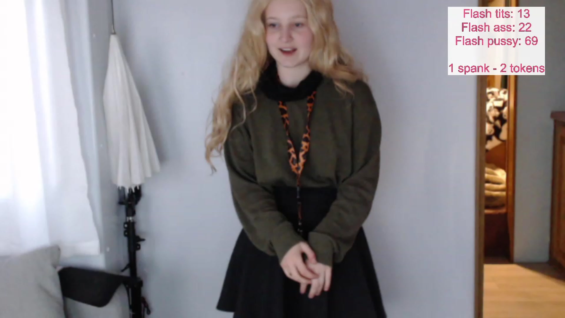 Gallery image thumbnail from Kaikitten2002's myfreecams stream on, 11/15/2022, 24:19 image 14 of 20