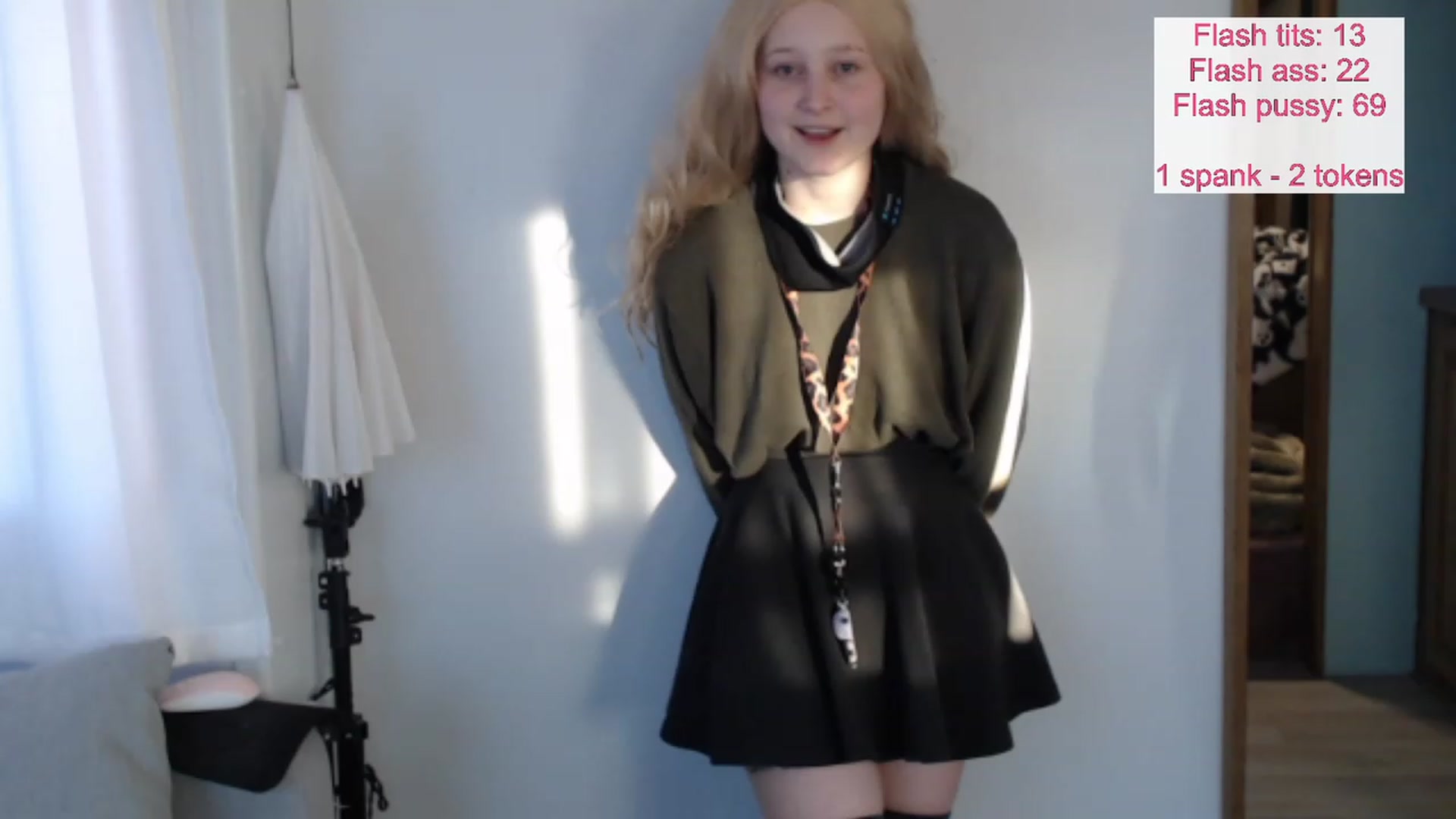 Gallery image thumbnail from Kaikitten2002's myfreecams stream on, 11/15/2022, 24:19 image 4 of 20