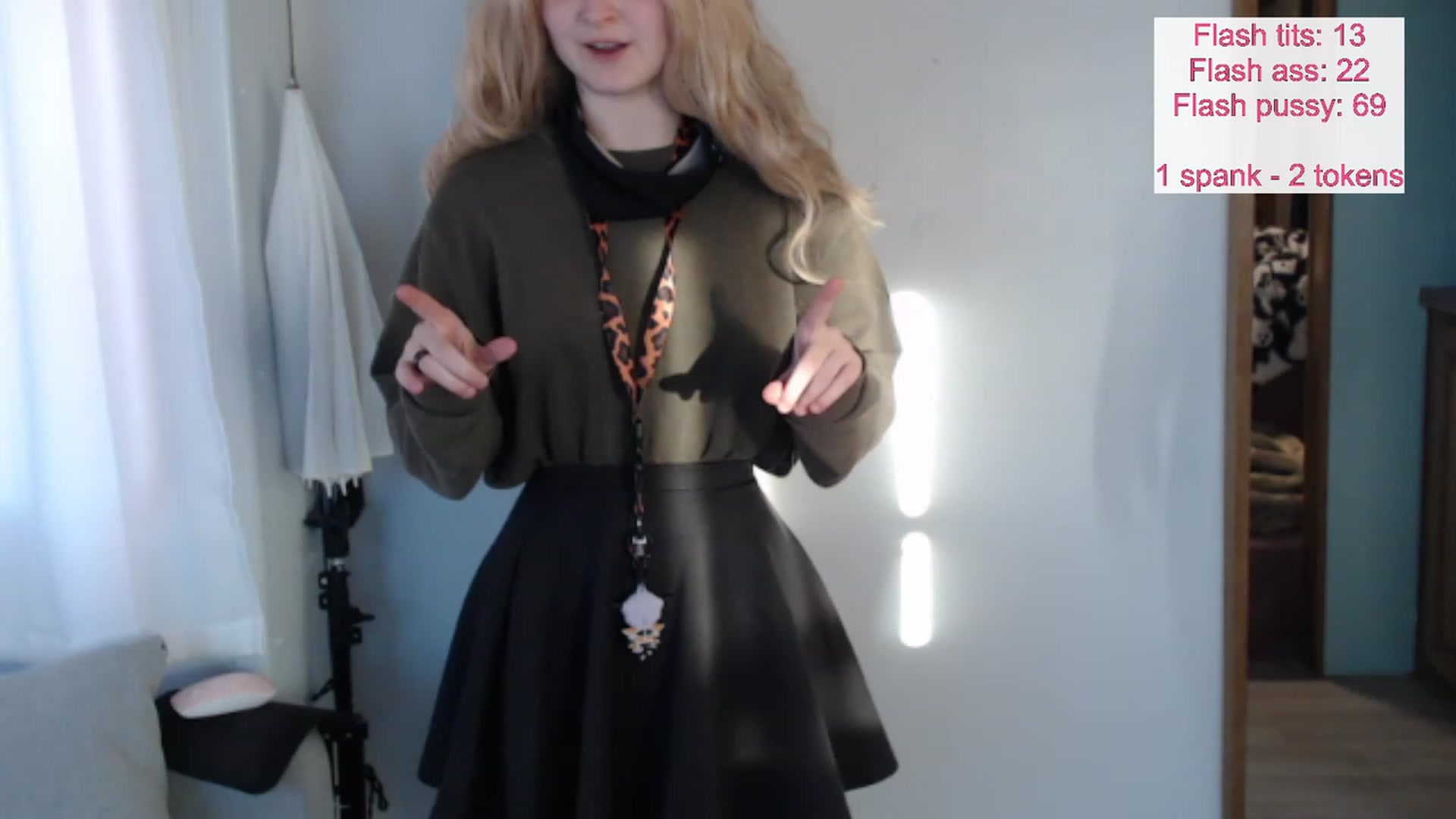 Gallery image thumbnail from Kaikitten2002's myfreecams stream on, 11/15/2022, 24:19 image 2 of 20