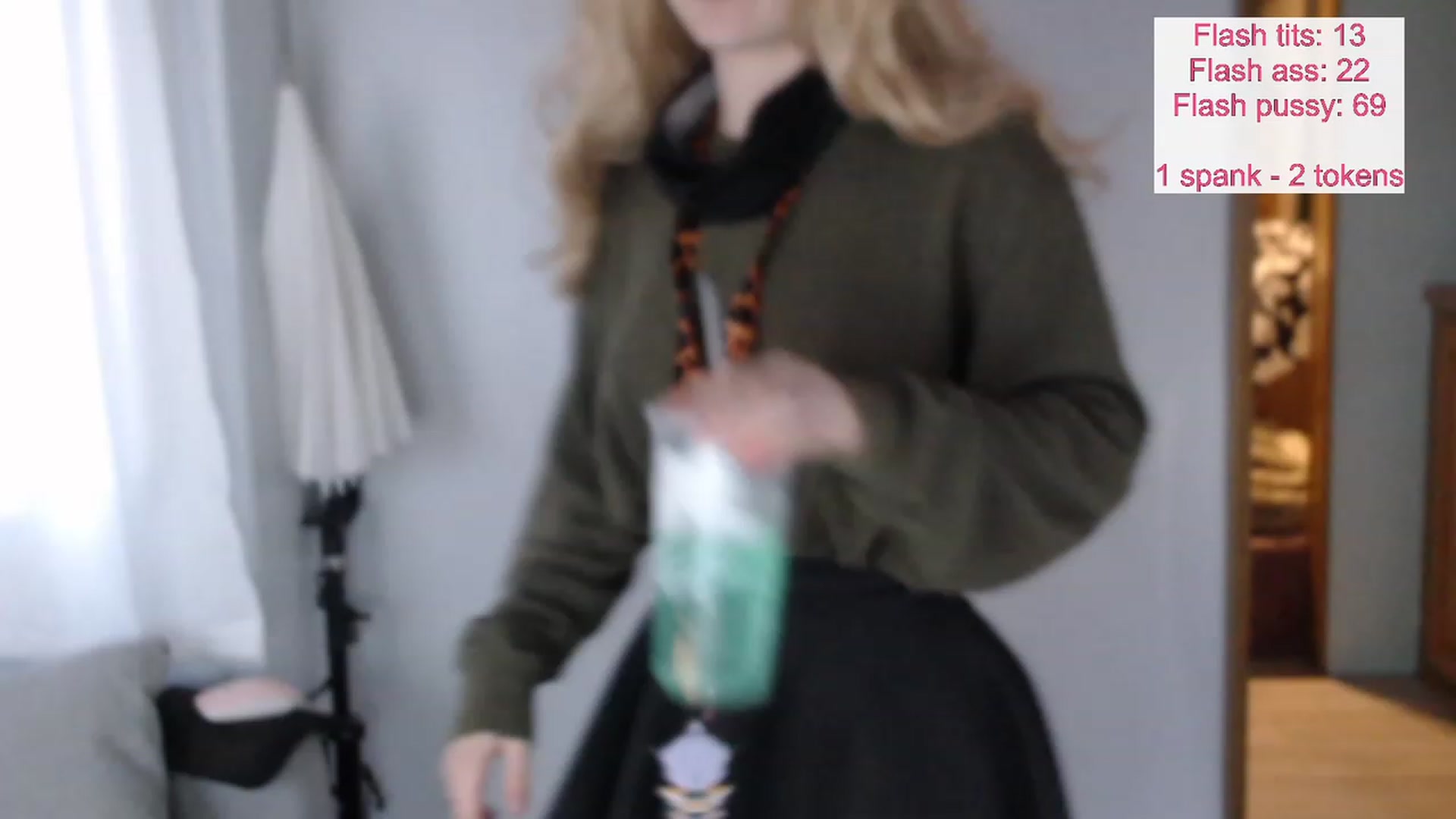 Gallery image thumbnail from Kaikitten2002's myfreecams stream on, 11/15/2022, 24:19 image 10 of 20