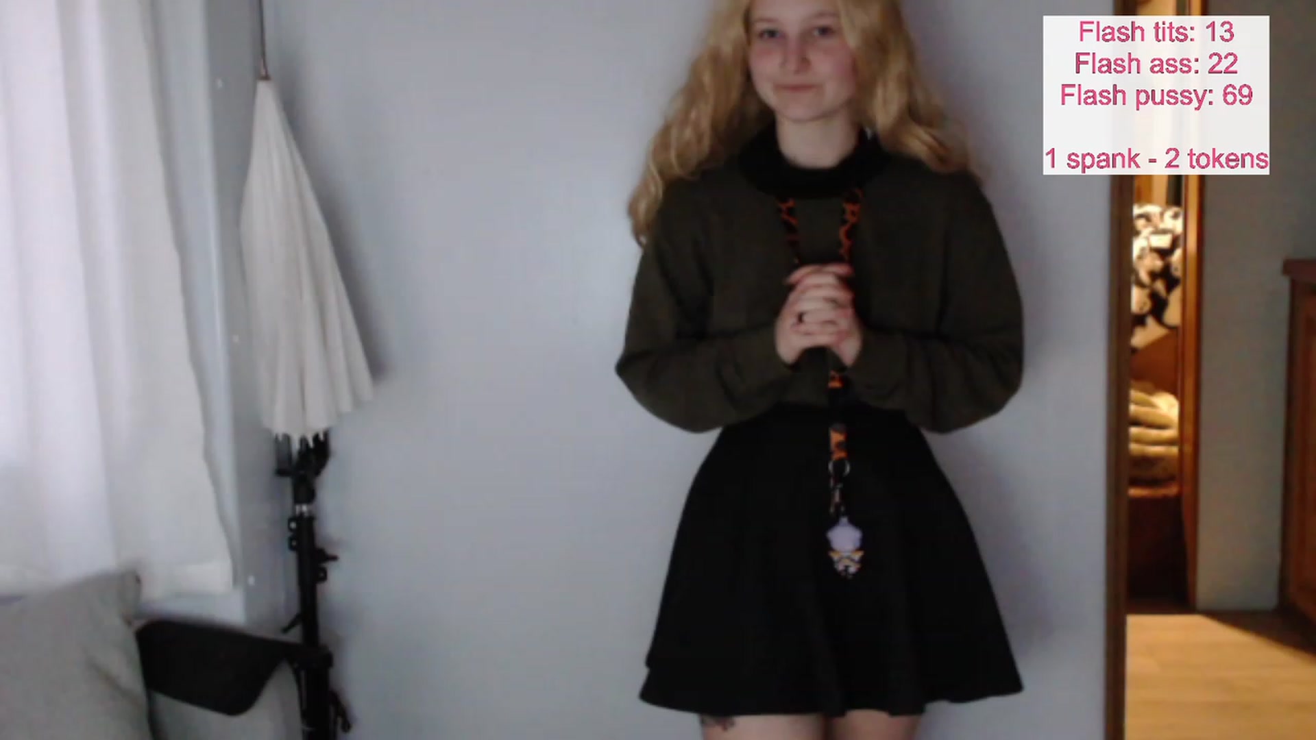 Gallery image thumbnail from Kaikitten2002's myfreecams stream on, 11/15/2022, 24:19 image 18 of 20