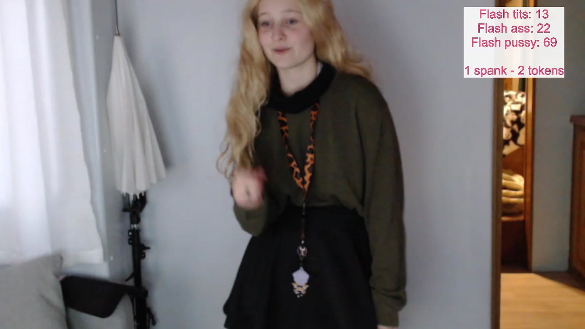Gallery image thumbnail from Kaikitten2002's myfreecams stream on, 11/15/2022, 24:19 image 16 of 20
