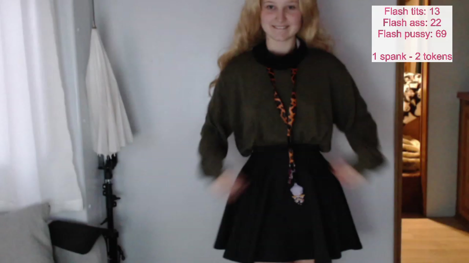 Gallery image thumbnail from Kaikitten2002's myfreecams stream on, 11/15/2022, 24:19 image 17 of 20