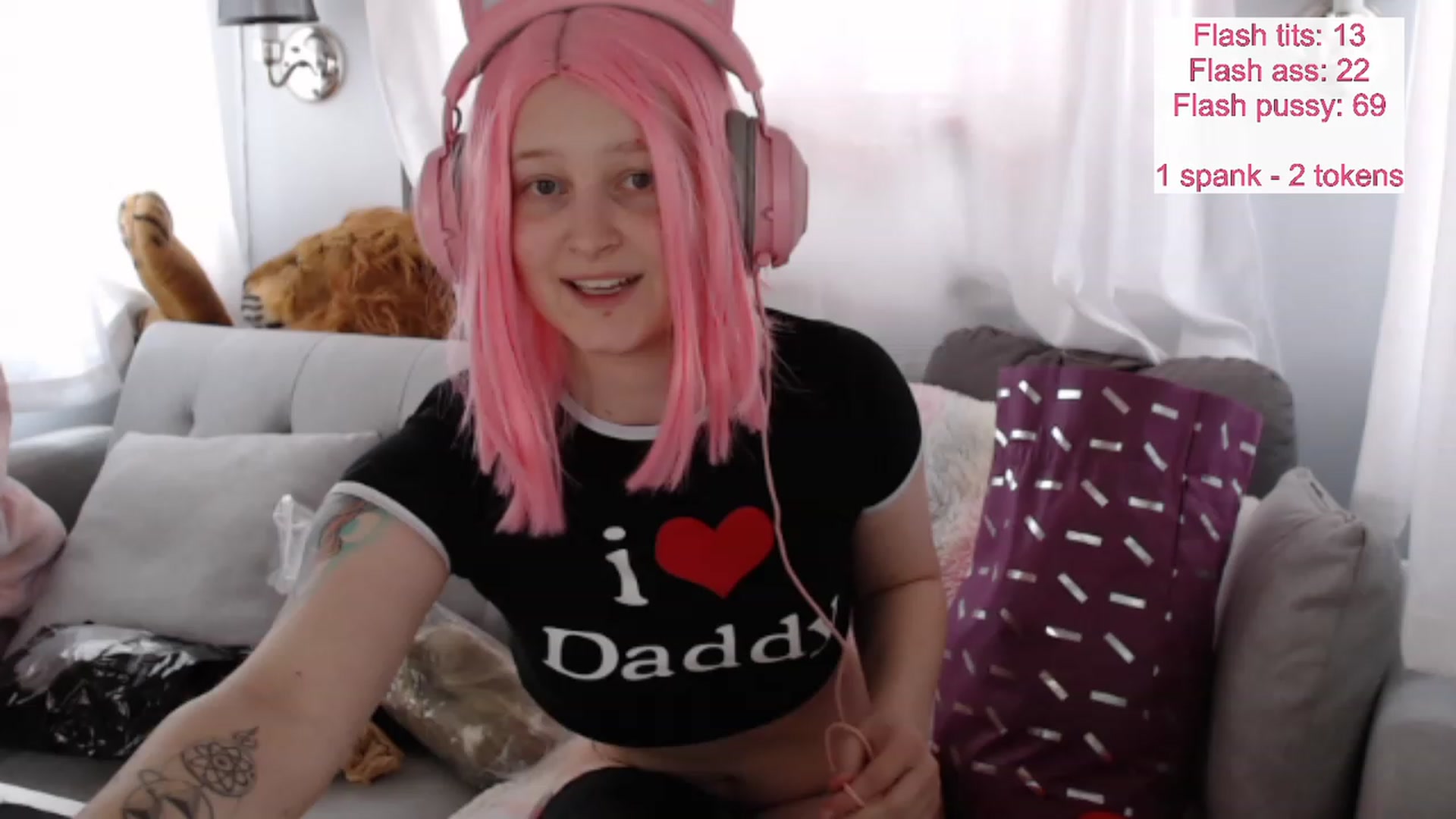Gallery image thumbnail from Kaikitten2002's myfreecams stream on, 11/27/2022, 23:07 image 10 of 20
