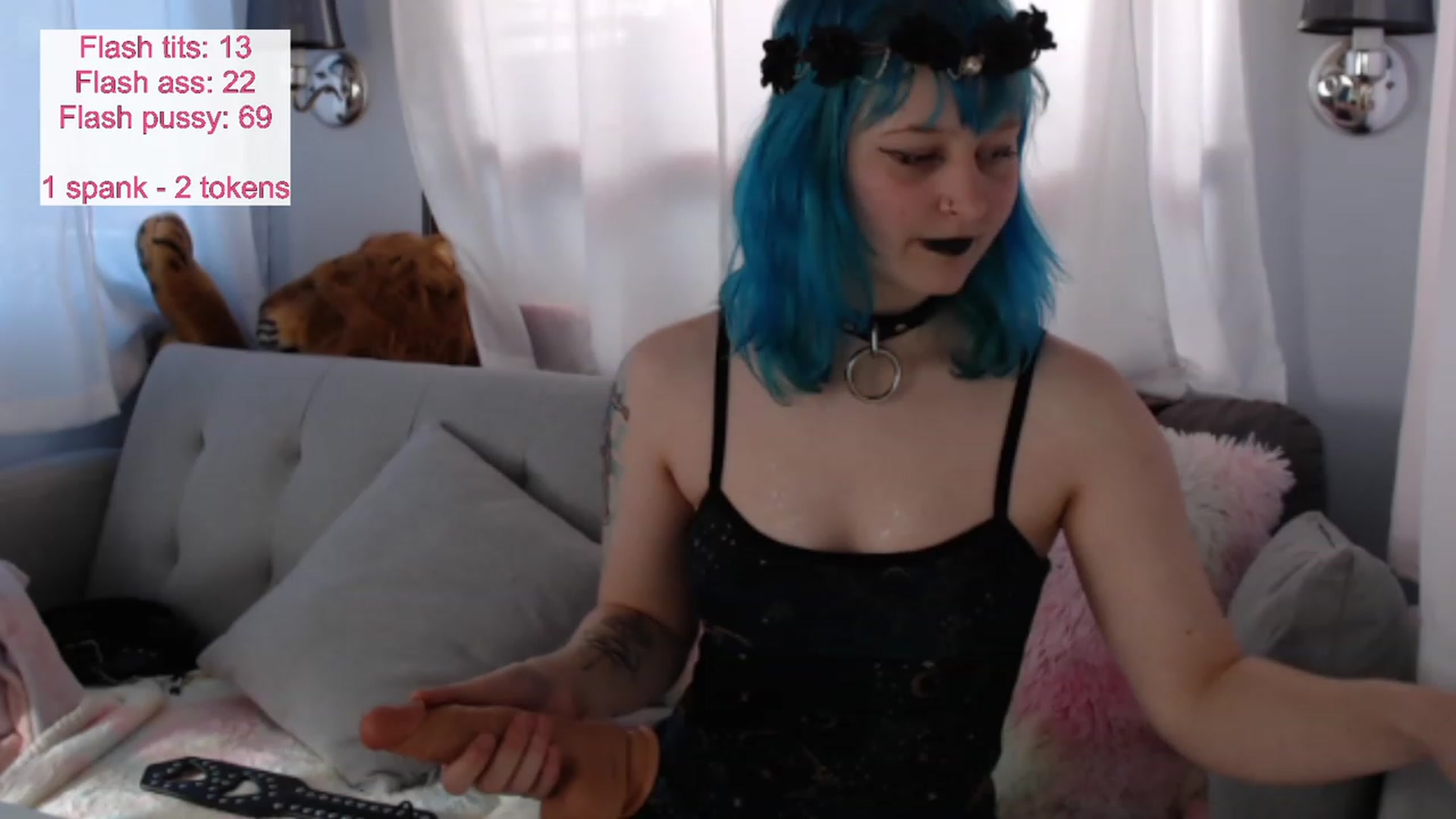 Gallery image thumbnail from Kaikitten2002's myfreecams stream on, 12/19/2022, 21:49 image 14 of 20