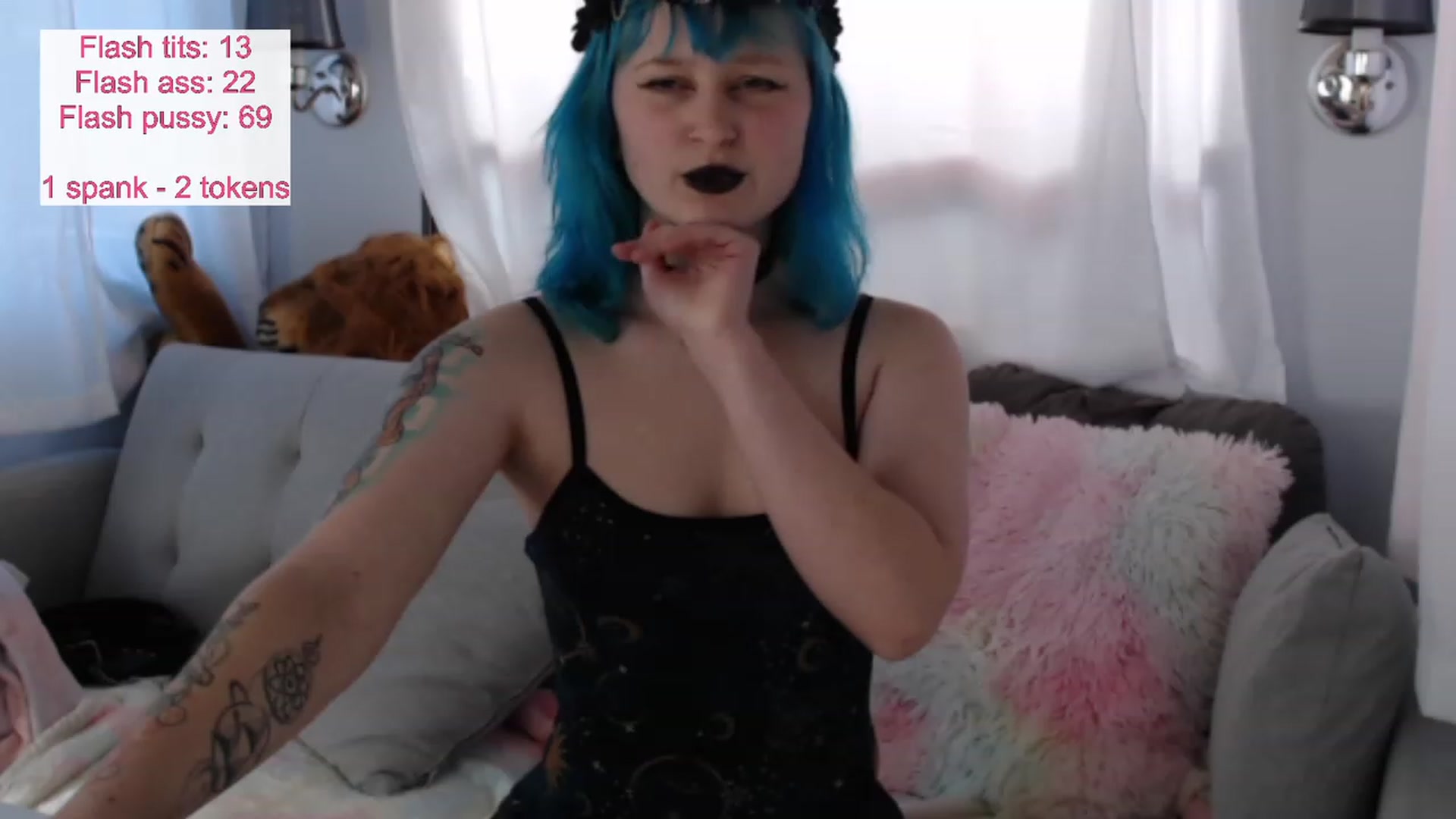 Gallery image thumbnail from Kaikitten2002's myfreecams stream on, 12/19/2022, 21:49 image 7 of 20