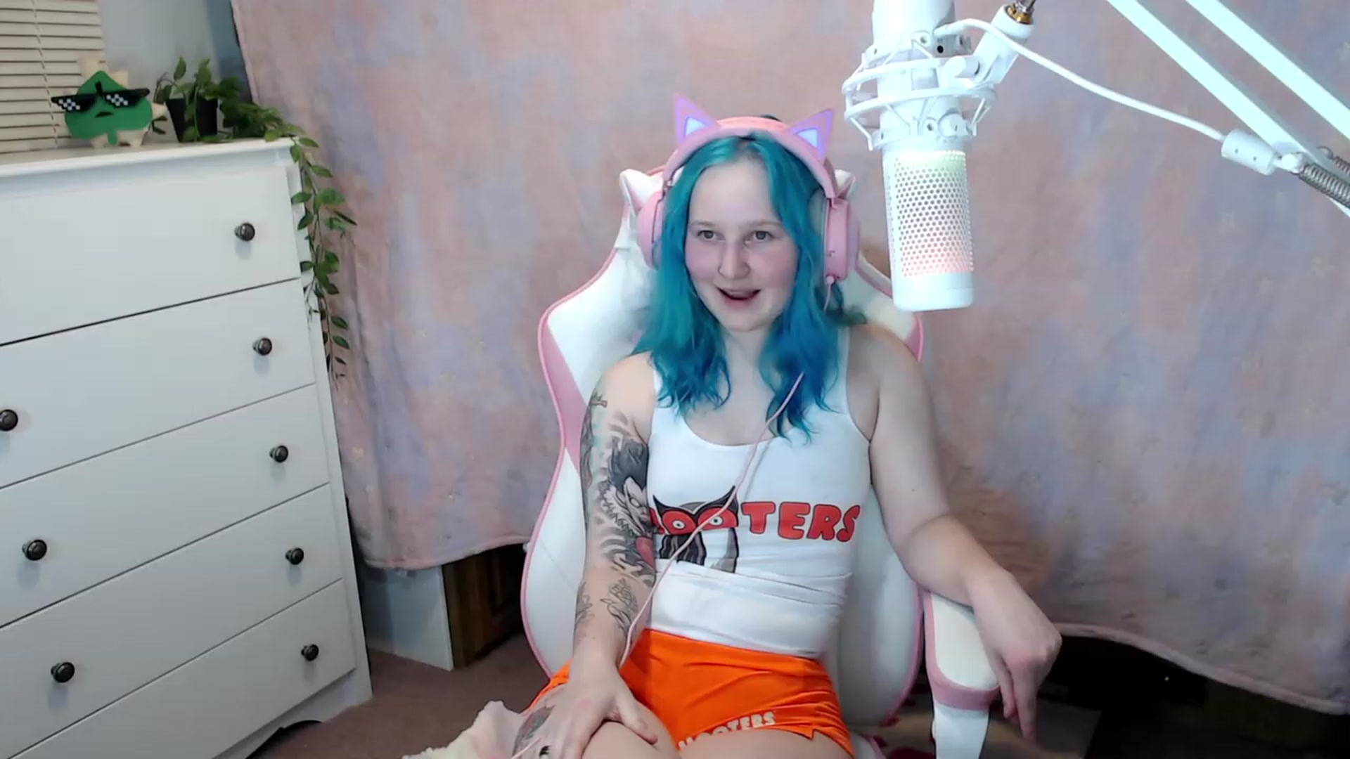 Gallery image thumbnail from Kaikitten2002's myfreecams stream on, 08/27/2023, 04:42 image 13 of 20