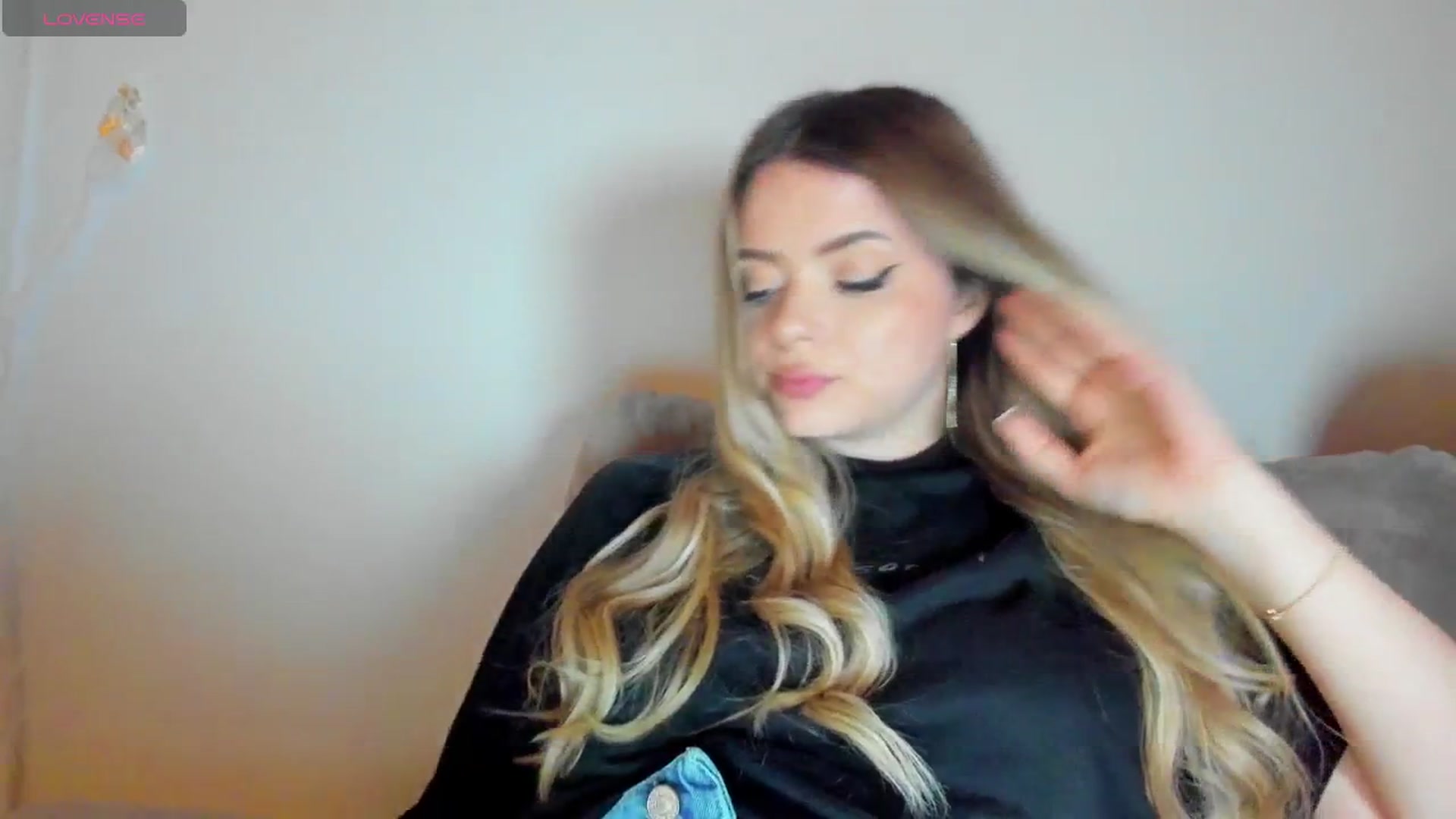 Gallery image thumbnail from Kailynn23's myfreecams stream on, 04/19/2026, 01:55 image 17 of 20