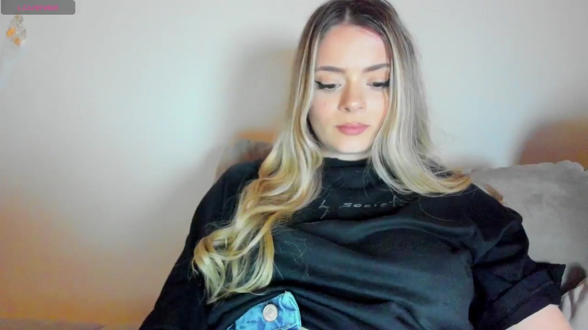 Gallery image thumbnail from Kailynn23's myfreecams stream on, 04/19/2026, 01:55 image 2 of 20