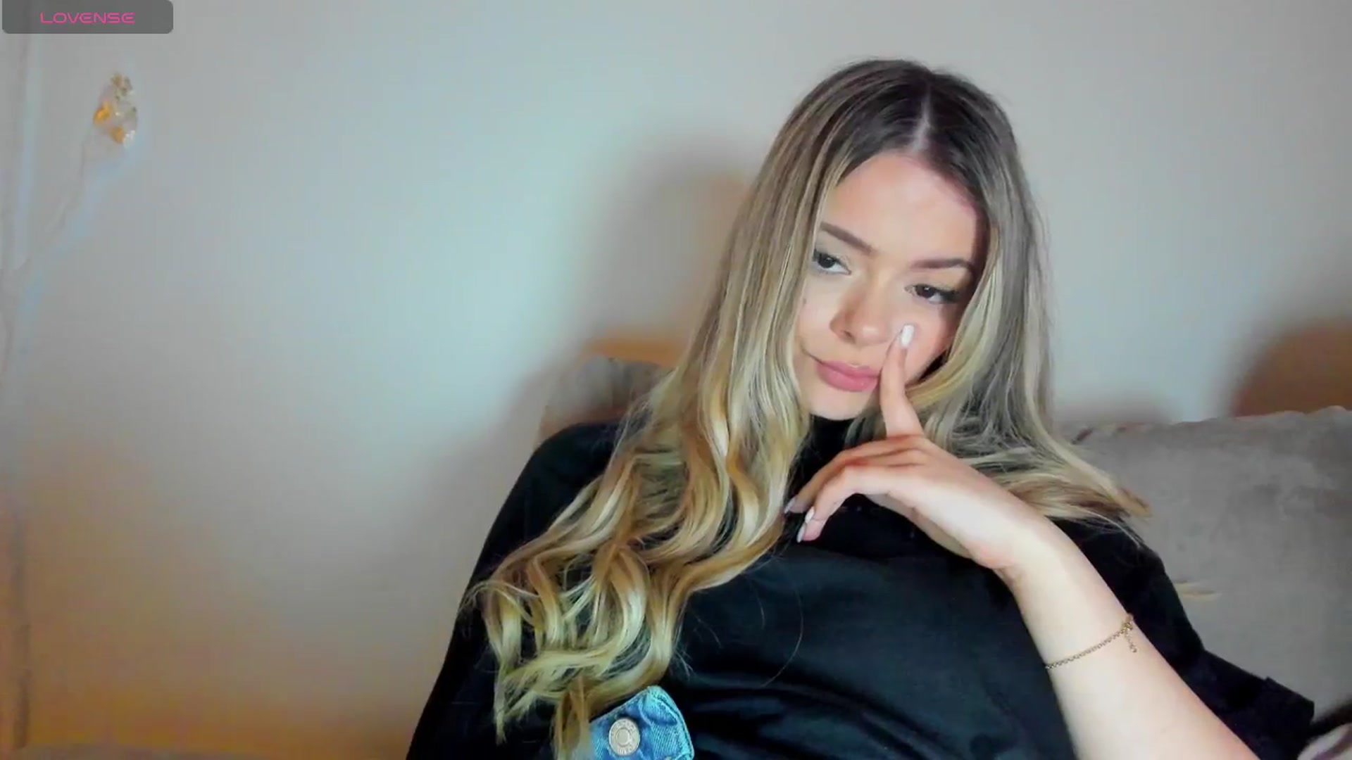 Gallery image thumbnail from Kailynn23's myfreecams stream on, 04/19/2026, 01:55 image 14 of 20