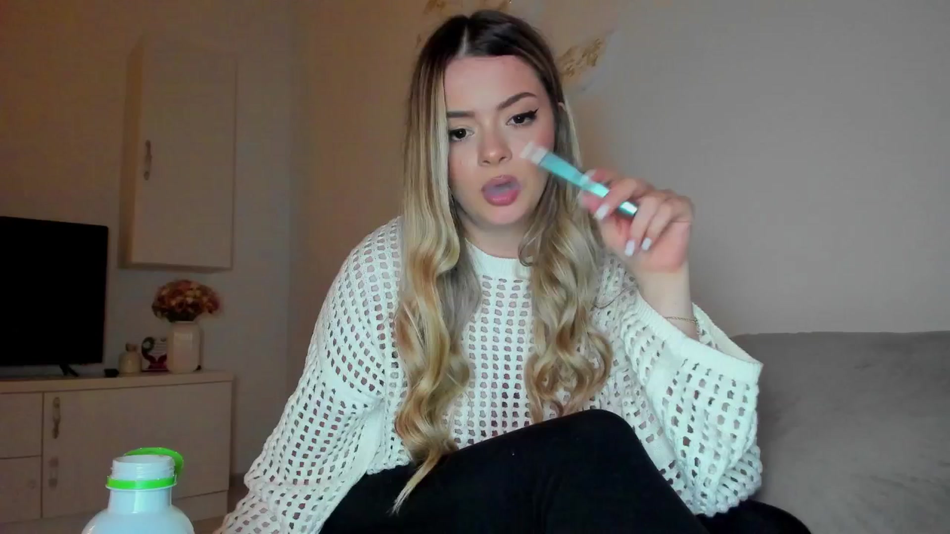 Gallery image thumbnail from Kailynn23's myfreecams stream on, 04/19/2026, 23:10 image 1 of 20