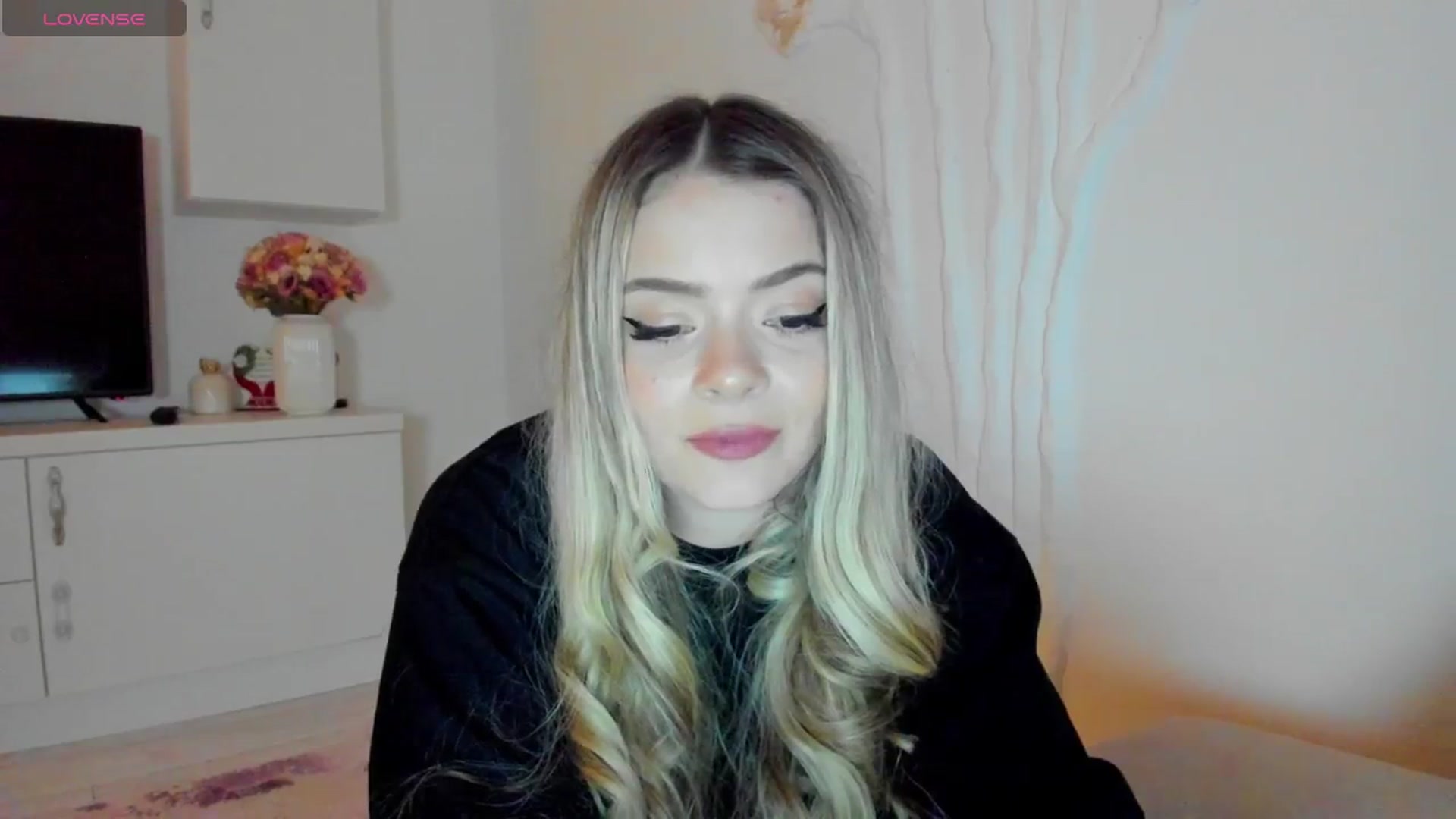 Gallery image thumbnail from Kailynn23's myfreecams stream on, 04/20/2026, 02:21 image 17 of 20