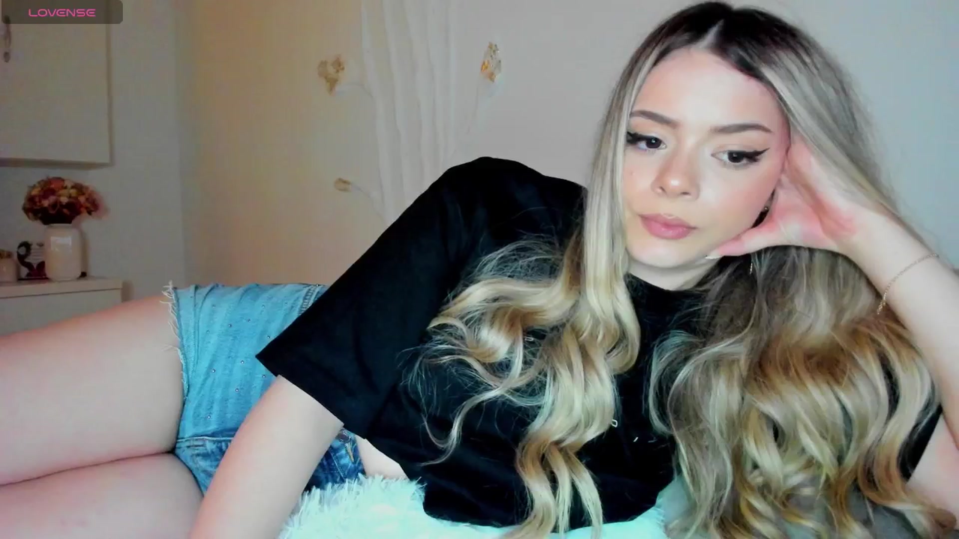 Gallery image thumbnail from Kailynn23's myfreecams stream on, 04/20/2026, 02:21 image 1 of 20