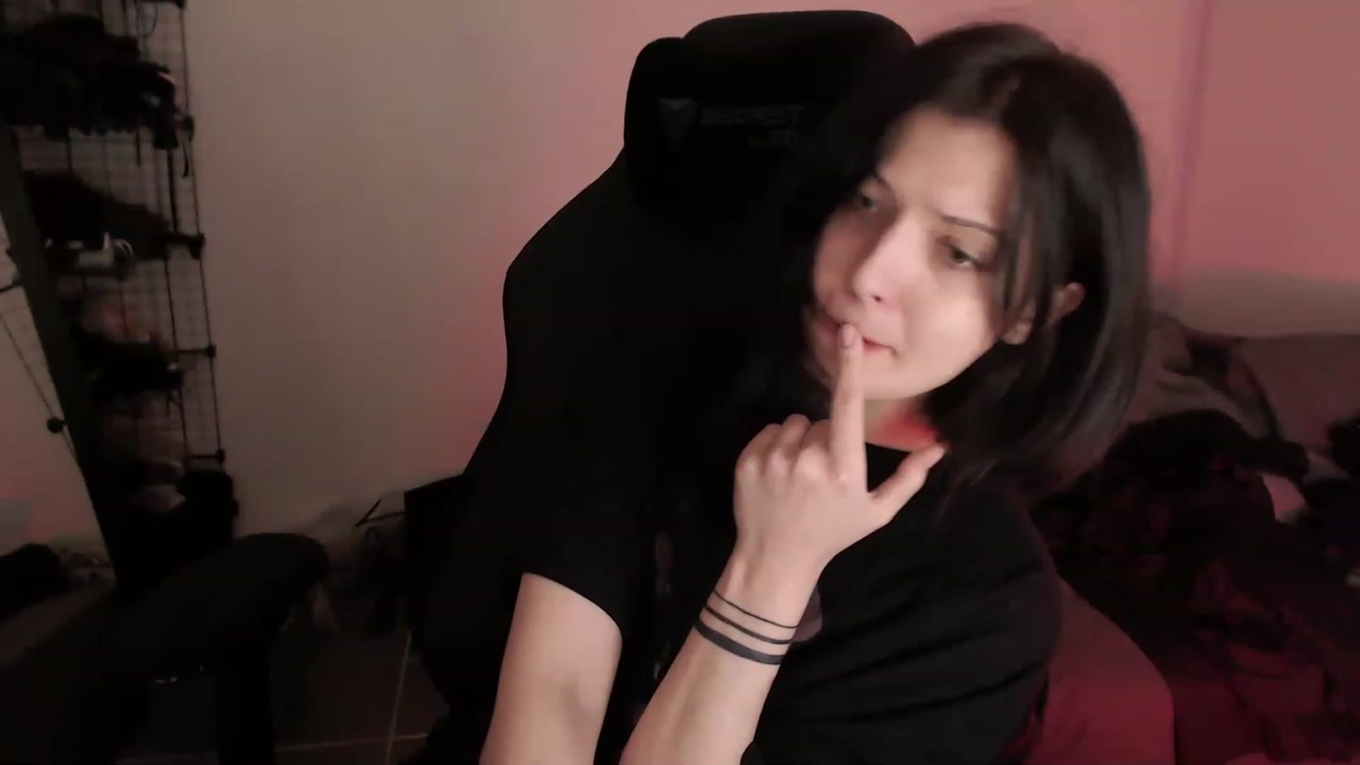 Gallery image thumbnail from KainPiller's myfreecams stream on, 05/31/2023, 07:30 image 14 of 20