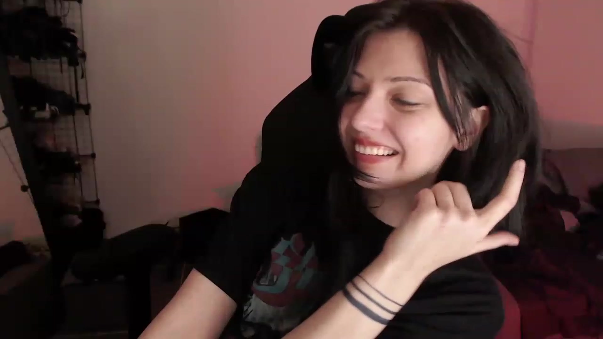 Gallery image thumbnail from KainPiller's myfreecams stream on, 05/31/2023, 07:30 image 16 of 20