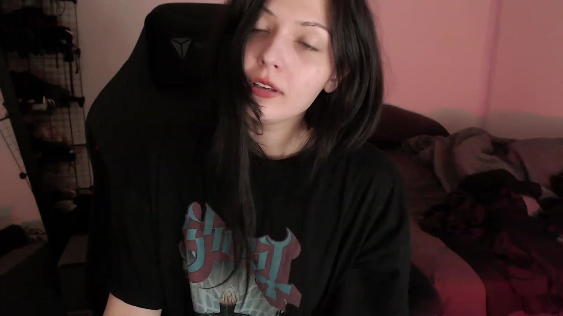 Gallery image thumbnail from KainPiller's myfreecams stream on, 05/31/2023, 07:30 image 12 of 20