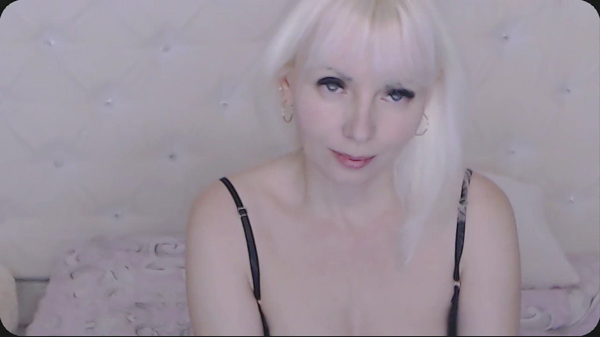 Gallery image thumbnail from Kaiserine's myfreecams stream on, 09/21/2025, 22:04 image 1 of 20