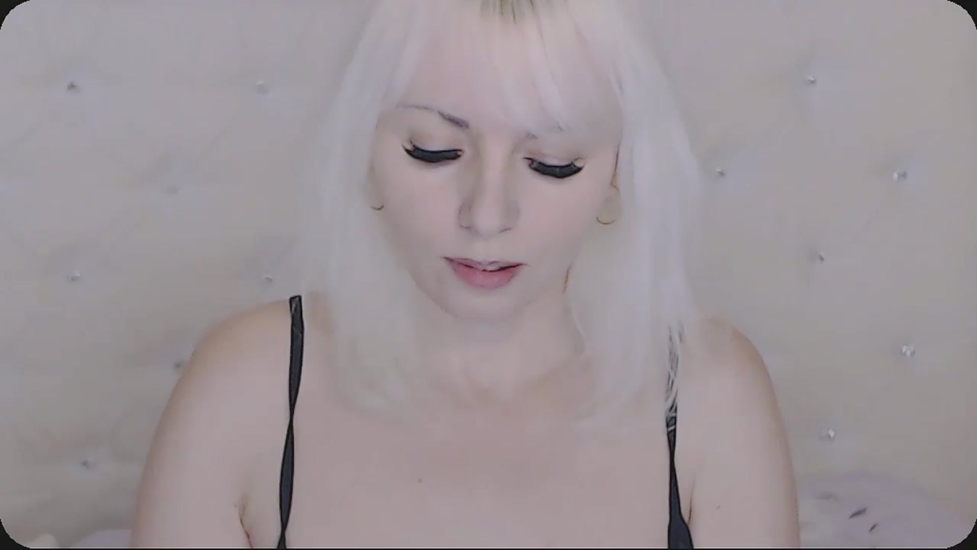 Gallery image thumbnail from Kaiserine's myfreecams stream on, 10/18/2025, 22:39 image 12 of 20