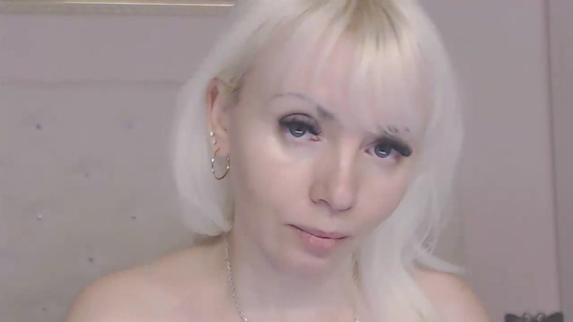 Gallery image thumbnail from Kaiserine's myfreecams stream on, 08/09/2026, 23:33 image 15 of 20