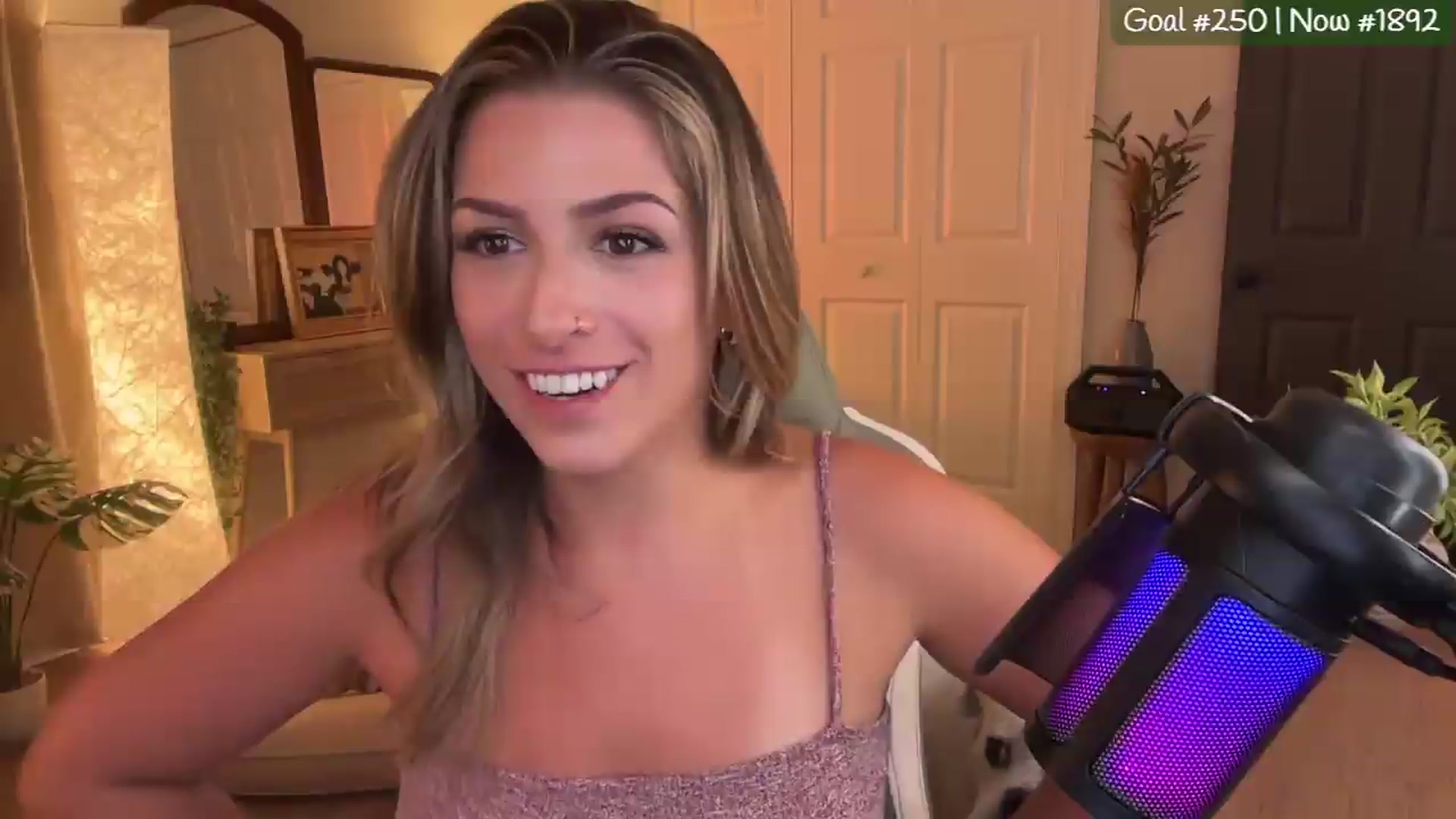 Gallery image thumbnail from Kaitlyn_'s myfreecams stream on, 08/07/2026, 04:29 image 19 of 20