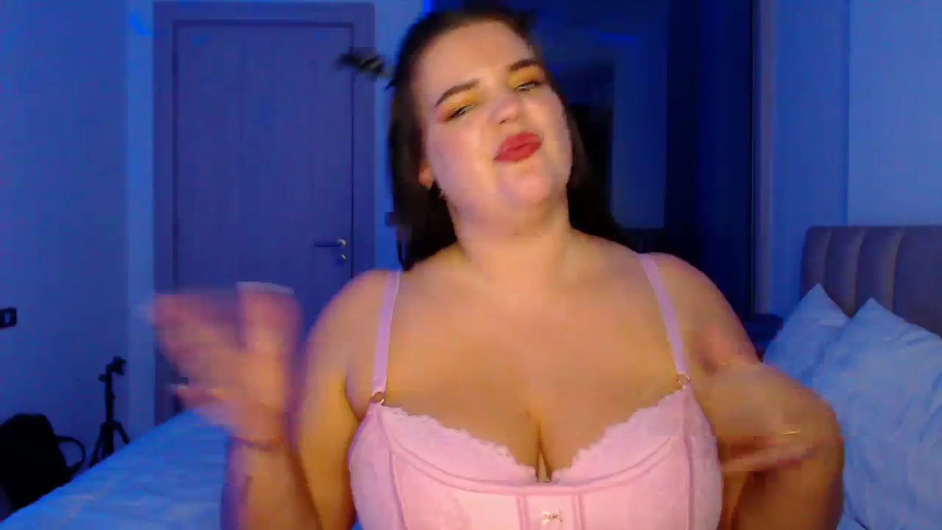 Gallery image thumbnail from Kaitlyn_xox's myfreecams stream on, 10/13/2023, 15:19 image 4 of 20