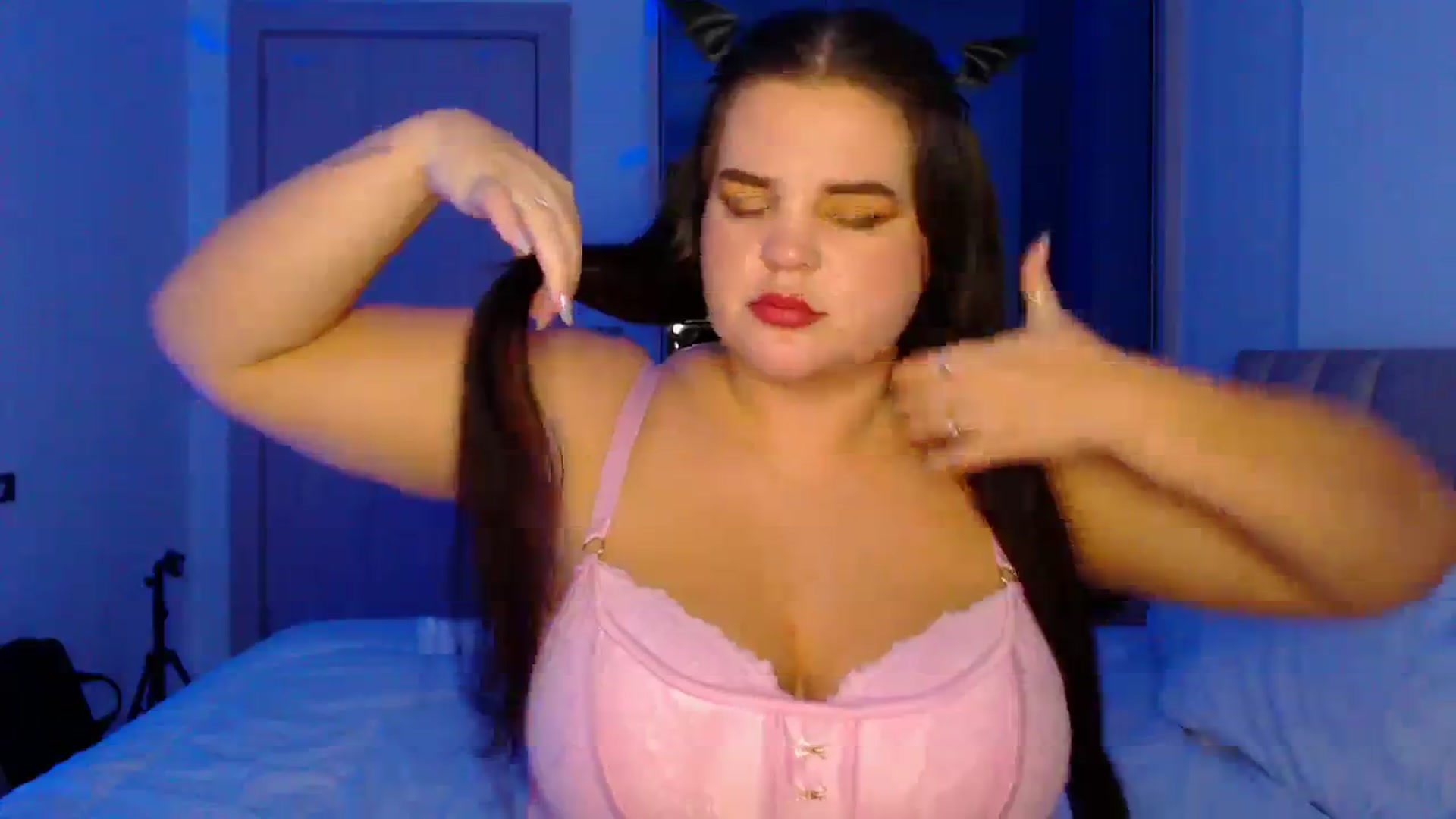Gallery image thumbnail from Kaitlyn_xox's myfreecams stream on, 10/13/2023, 15:19 image 10 of 20