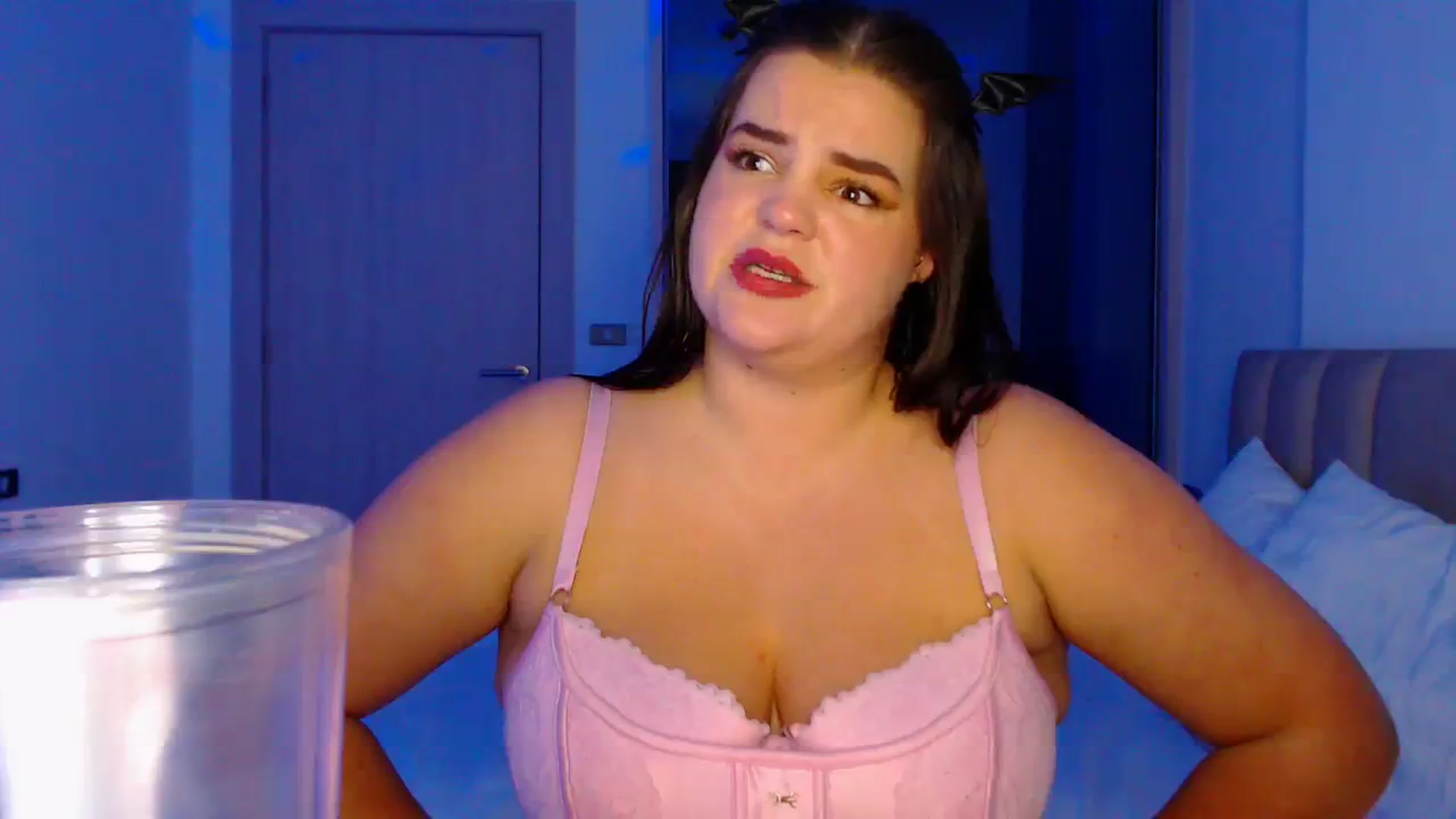Gallery image thumbnail from Kaitlyn_xox's myfreecams stream on, 10/13/2023, 15:19 image 8 of 20