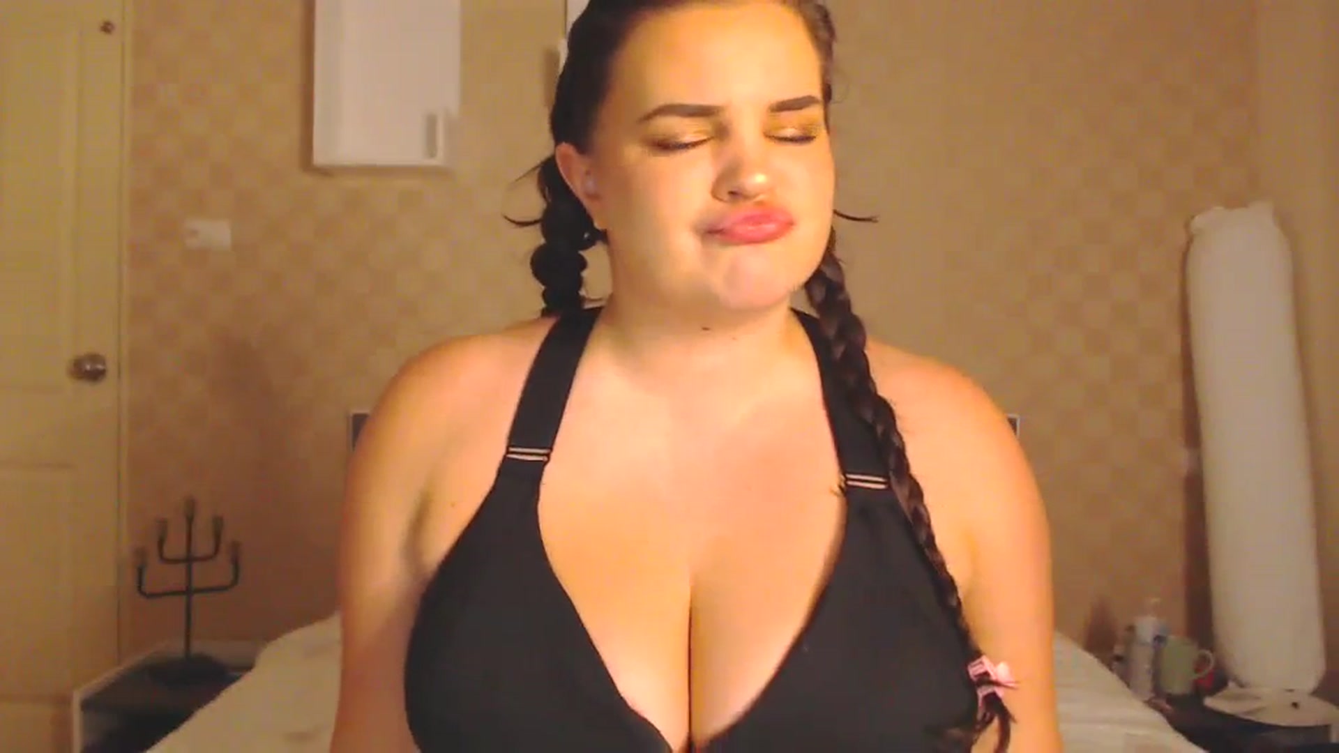 Gallery image thumbnail from Kaitlyn_xox's myfreecams stream on, 11/15/2023, 12:04 image 6 of 20