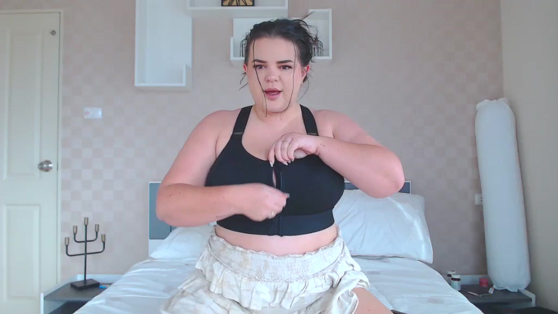 Gallery image thumbnail from Kaitlyn_xox's myfreecams stream on, 11/16/2023, 09:35 image 6 of 20