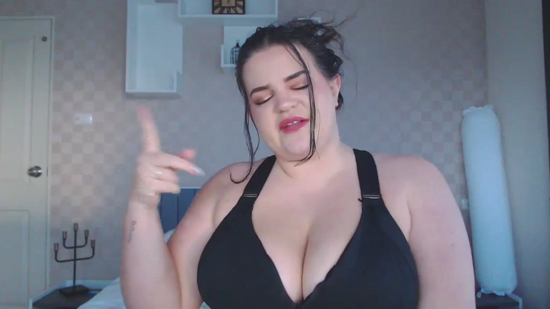 Gallery image thumbnail from Kaitlyn_xox's myfreecams stream on, 11/16/2023, 10:57 image 6 of 20