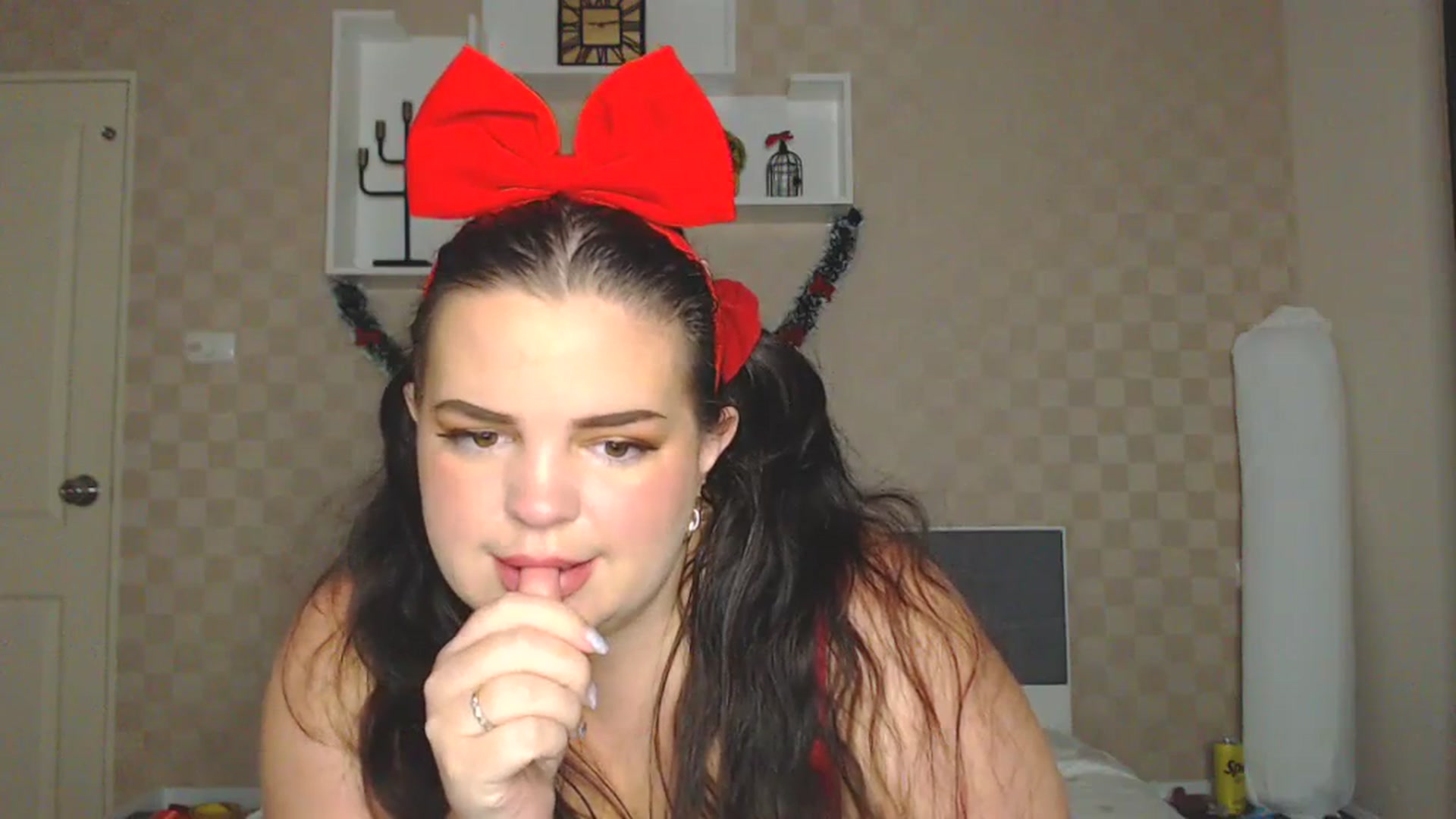 Gallery image thumbnail from Kaitlyn_xox's myfreecams stream on, 11/27/2023, 13:23 image 14 of 20