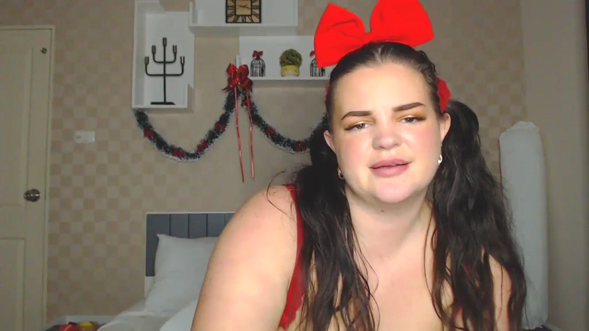 Gallery image thumbnail from Kaitlyn_xox's myfreecams stream on, 11/27/2023, 13:23 image 18 of 20