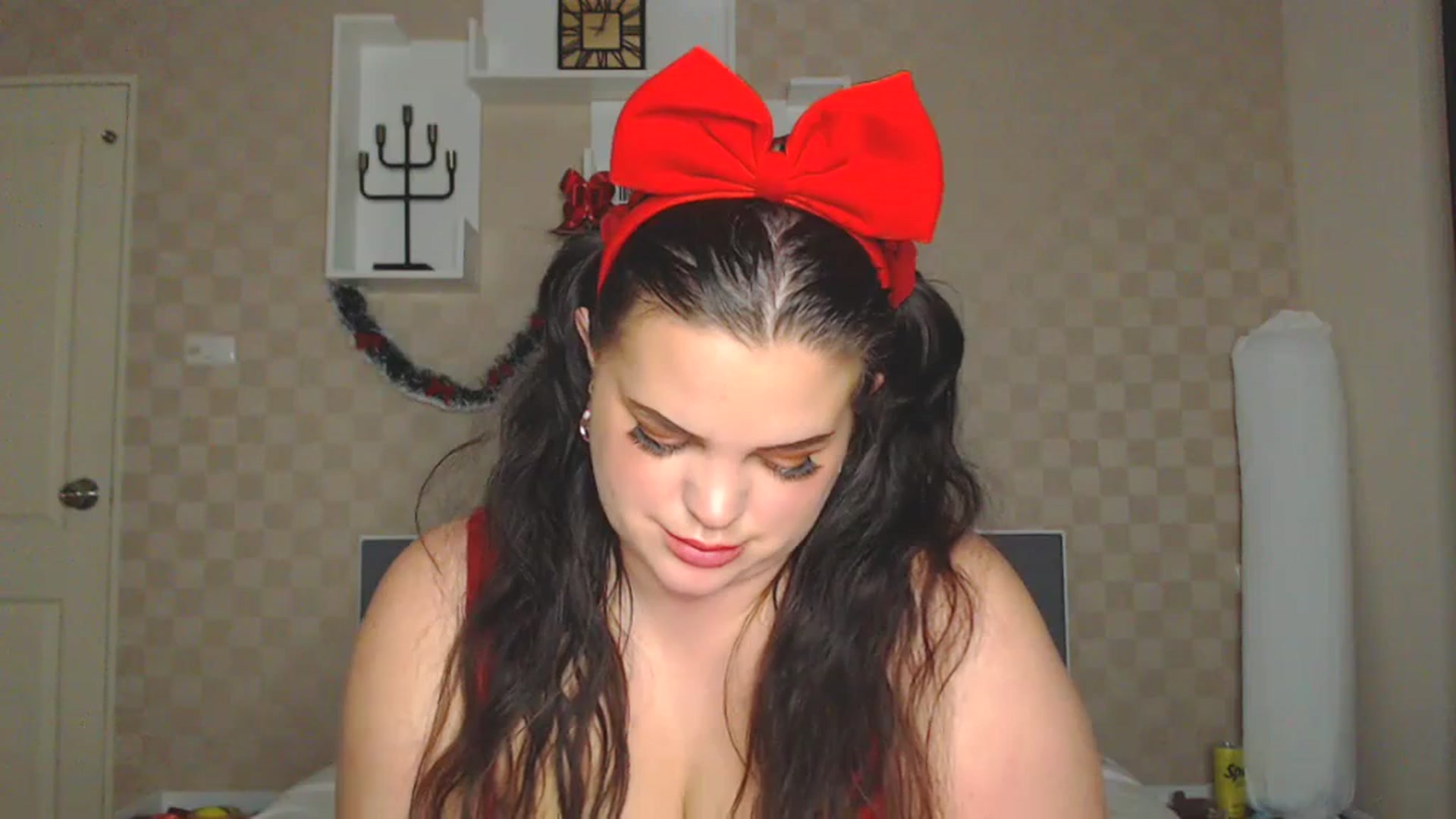 Gallery image thumbnail from Kaitlyn_xox's myfreecams stream on, 11/27/2023, 13:23 image 4 of 20