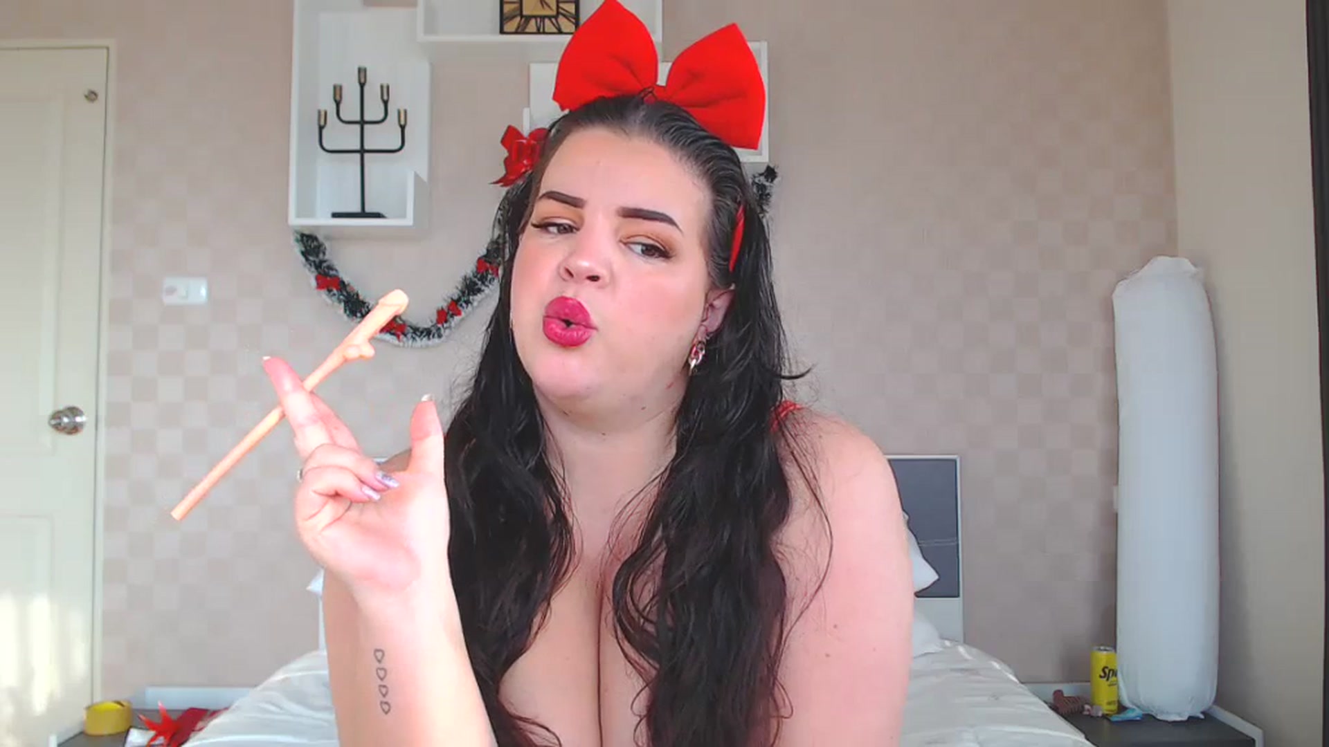 Gallery image thumbnail from Kaitlyn_xox's myfreecams stream on, 11/28/2023, 09:36 image 17 of 20