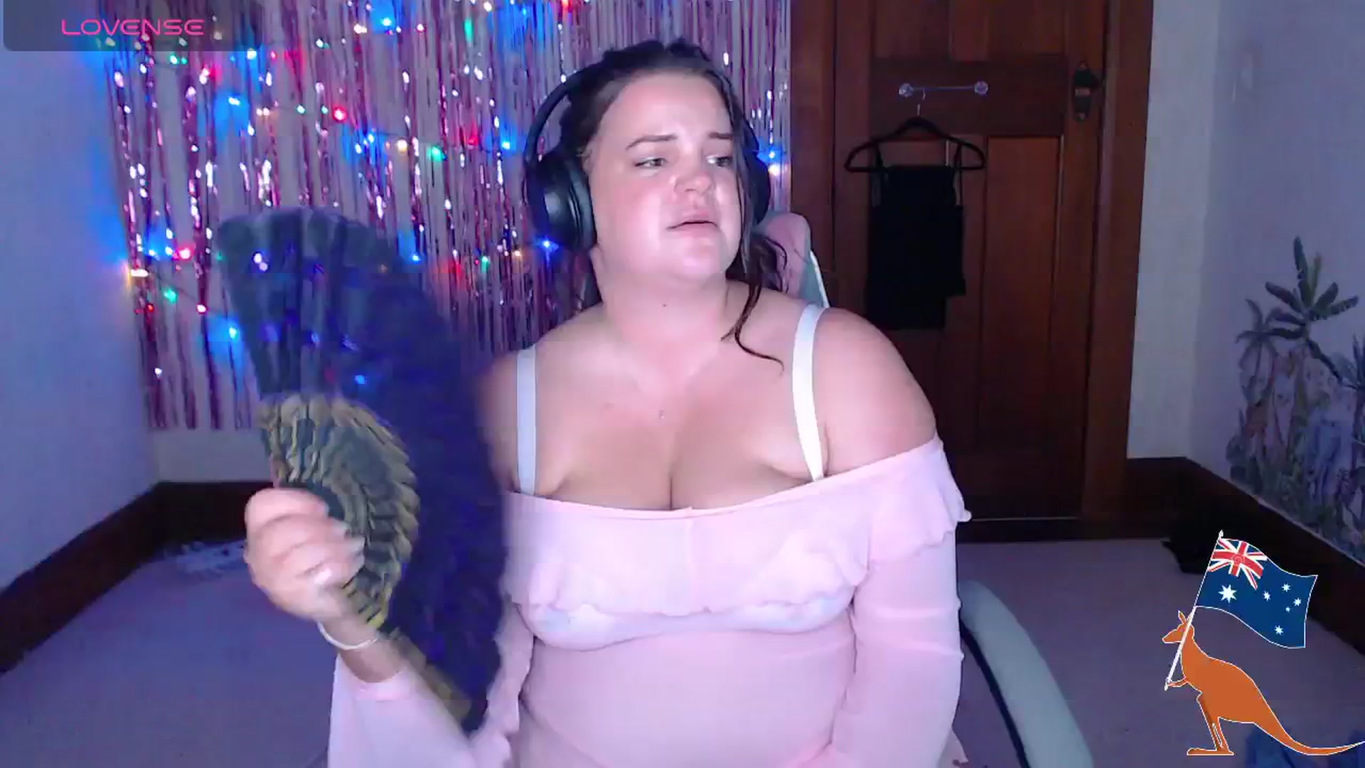 Gallery image thumbnail from Kaitlyn_xox's myfreecams stream on, 04/21/2025, 14:39 image 8 of 20