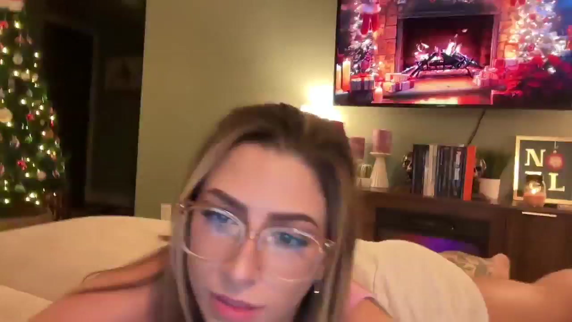 Gallery image thumbnail from Kaitlynnn's myfreecams stream on, 12/19/2025, 03:47 image 17 of 20