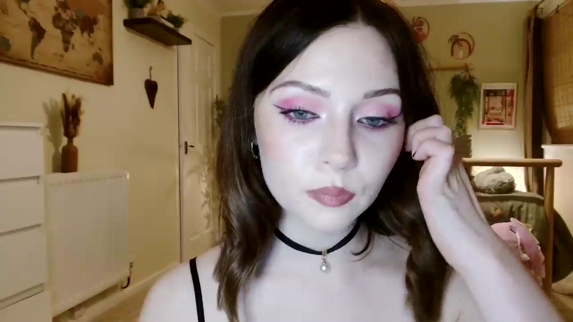 Gallery image thumbnail from Kaitrose's myfreecams stream on, 11/27/2025, 24:26 image 17 of 20