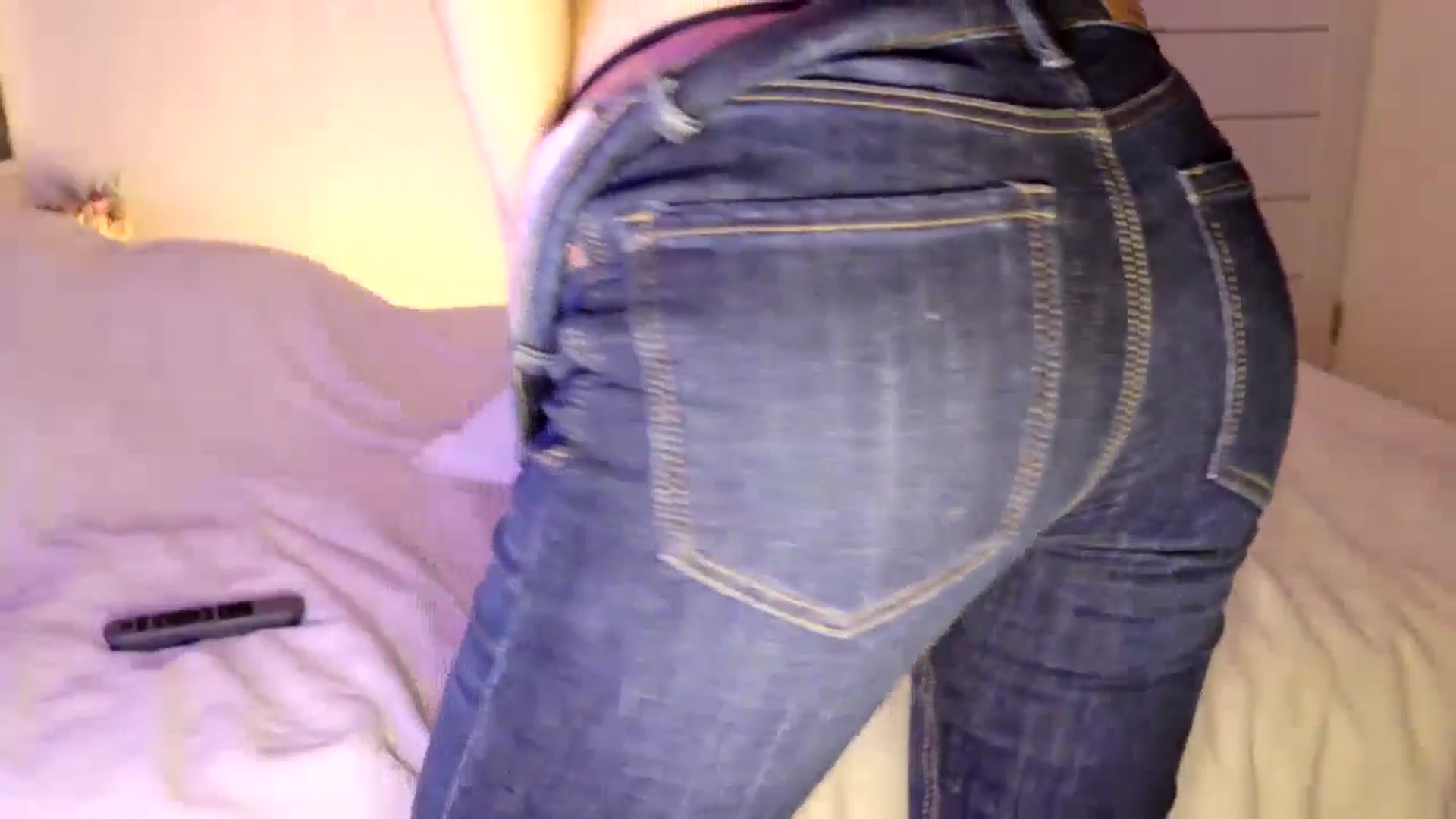 Gallery image thumbnail from KalIySya_'s myfreecams stream on, 01/04/2025, 17:11 image 6 of 20